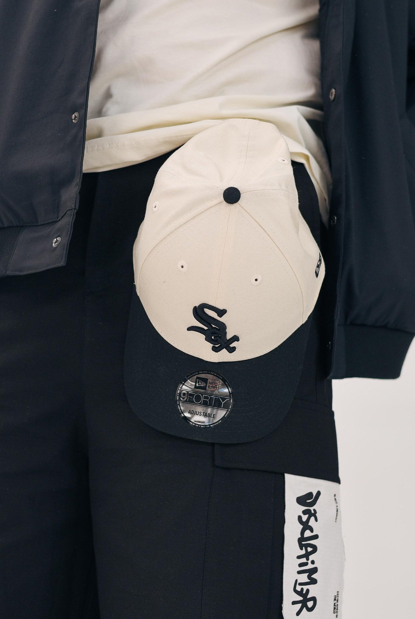Cappello con visiera 9FORTY Chicago White Sox Colour Block panna e nero per uomo e donna 60595216 NEW ERA