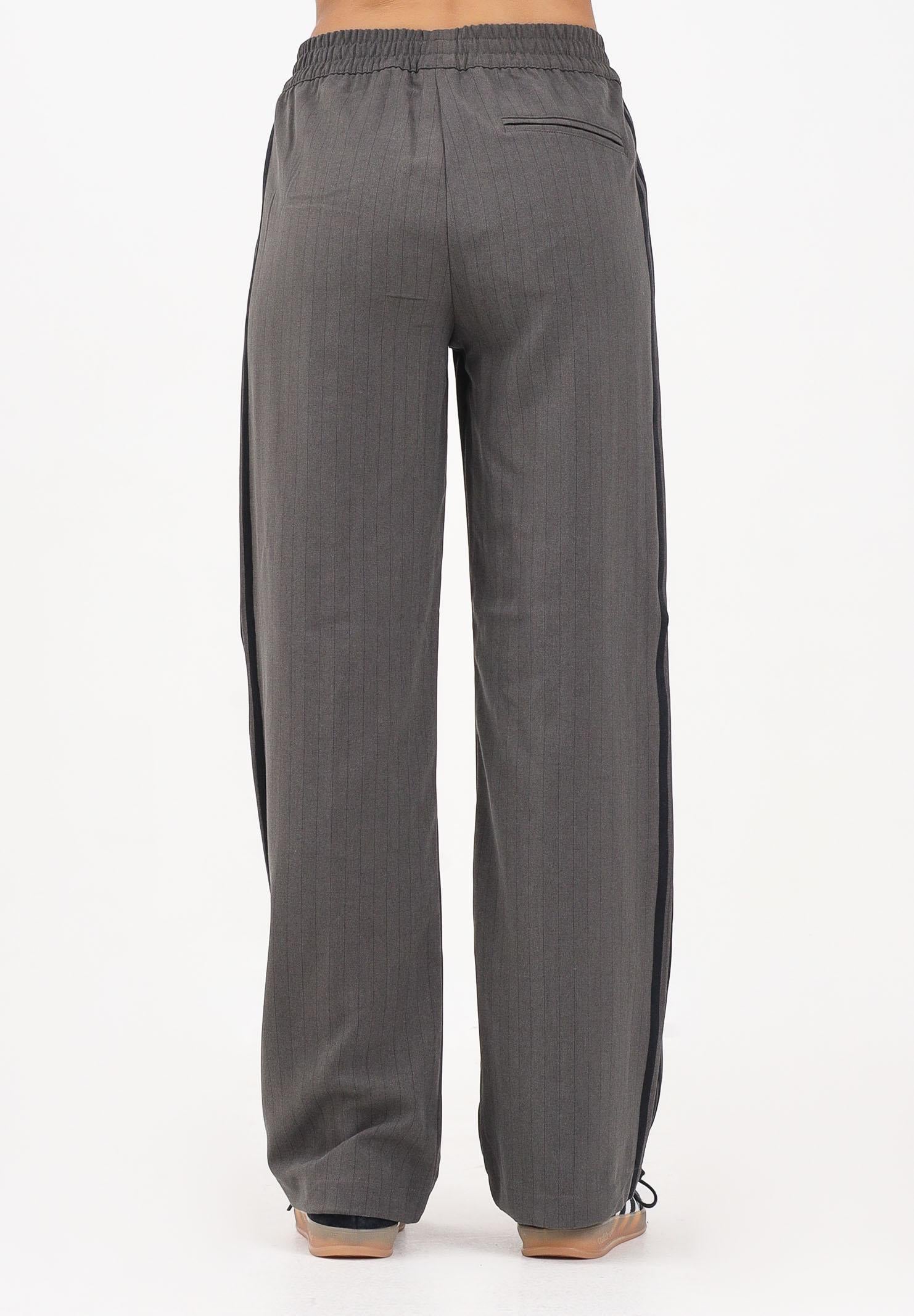 ADIDAS ORIGINALS Pantalone sportivo verde militare da donna JY3521 . ADIDAS ORIGINALS