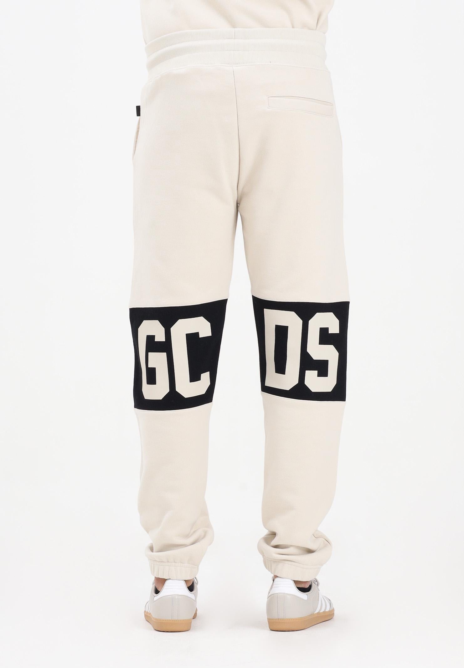GCDS Pantalone sportivo panna per uomo e donna con banda logo a contrasto B1XM3001JD1 09 GCDS