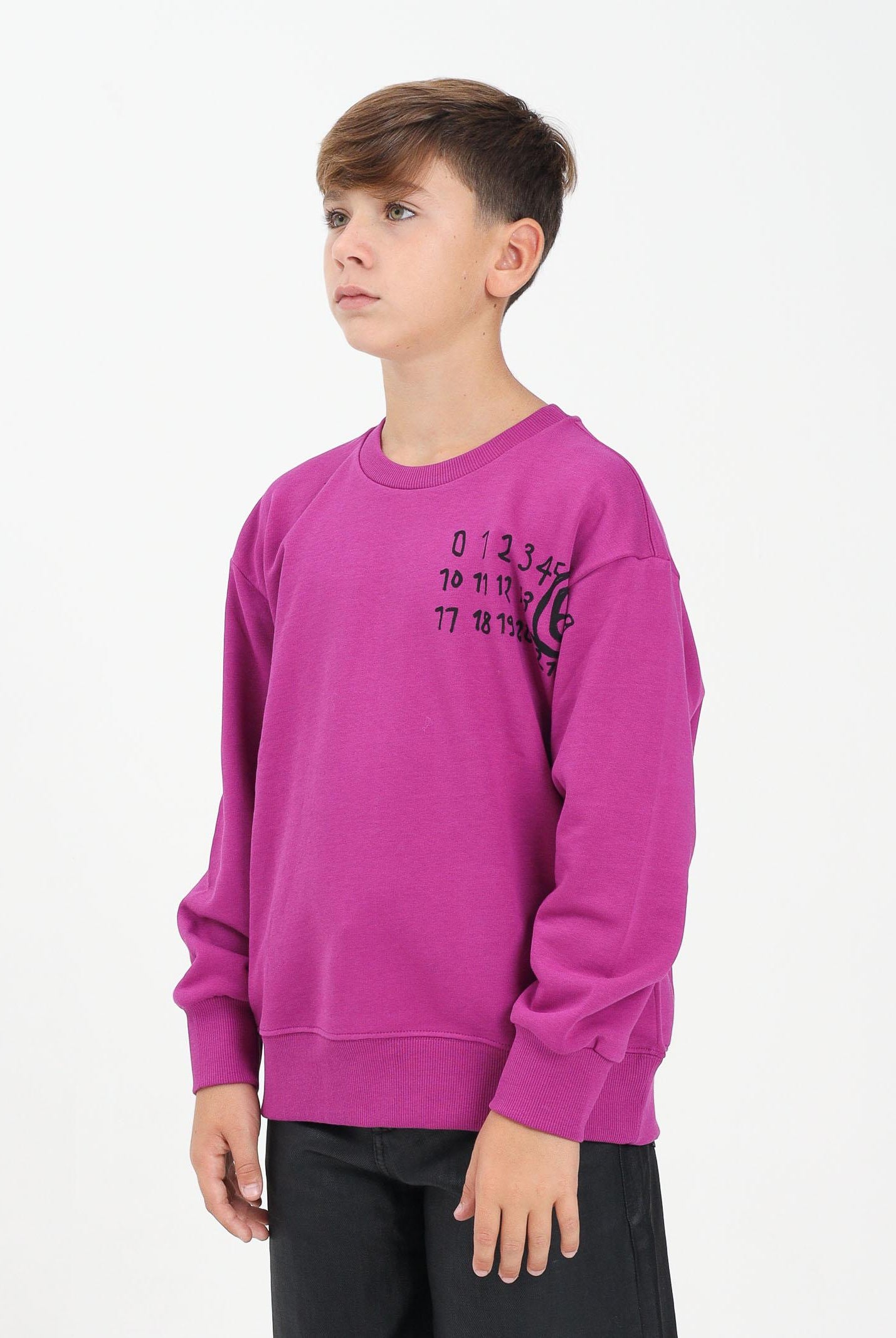 MAISON MARGIELA Felpa girocollo prugna per donna, ragazzi e bambini con il logo Hand Written effetto spennellato M60896MM02X M6602 MAISON MARGIELA