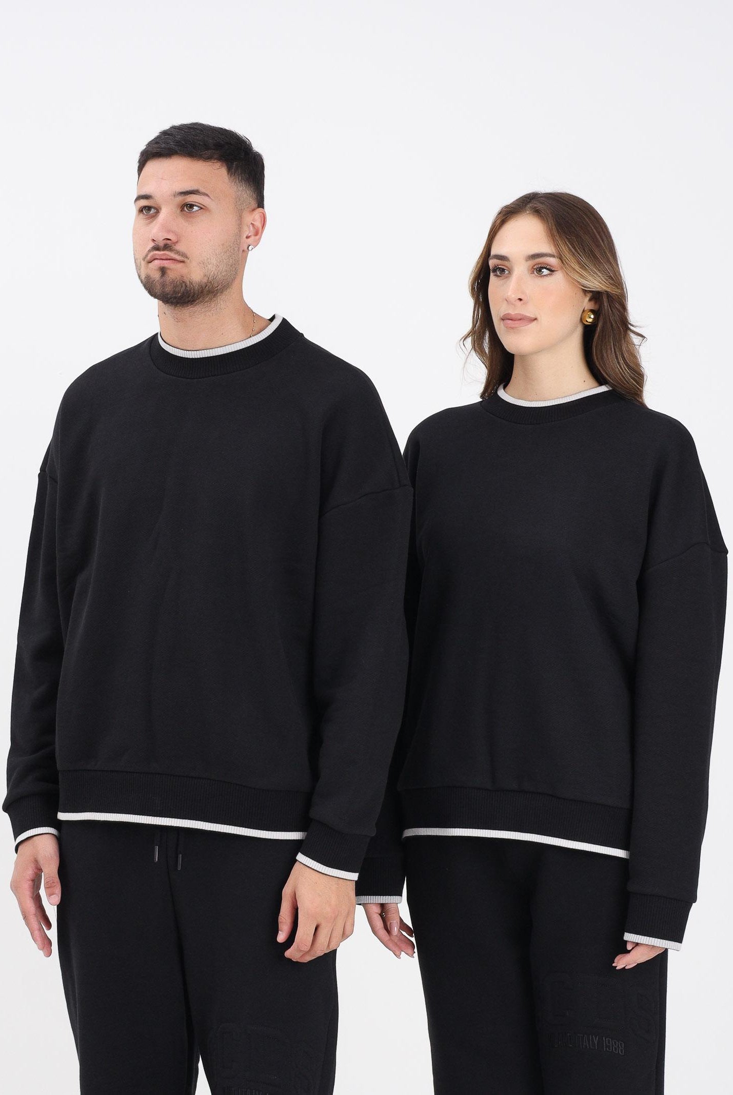 GCDS Felpa girocollo nera per uomo e donna con logo impresso B2EM1503JD1 99 GCDS