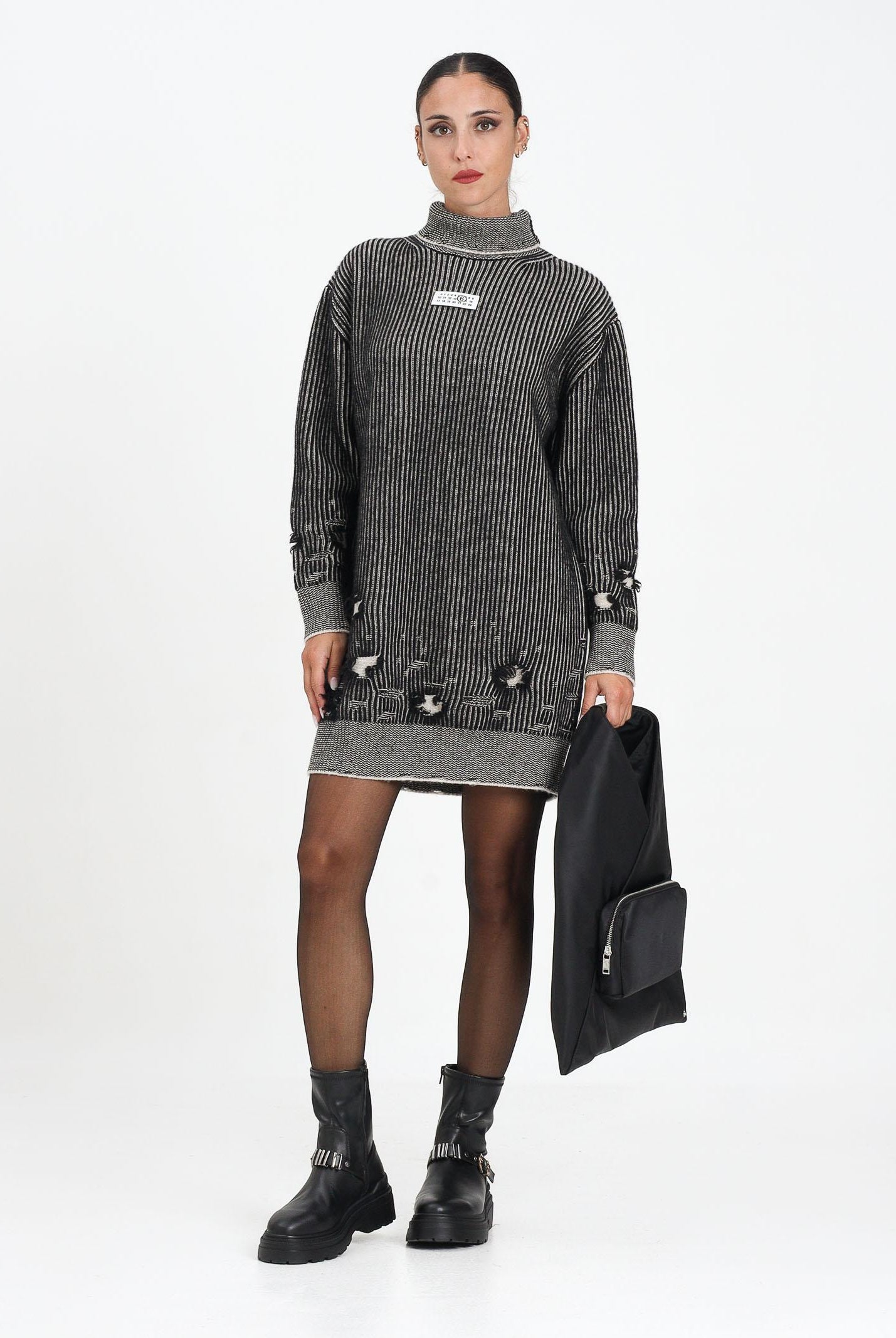 MAISON MARGIELA Abito corto nero per donna e bambina con sottili righe e patch logo M60847MM06K M6C39 MAISON MARGIELA
