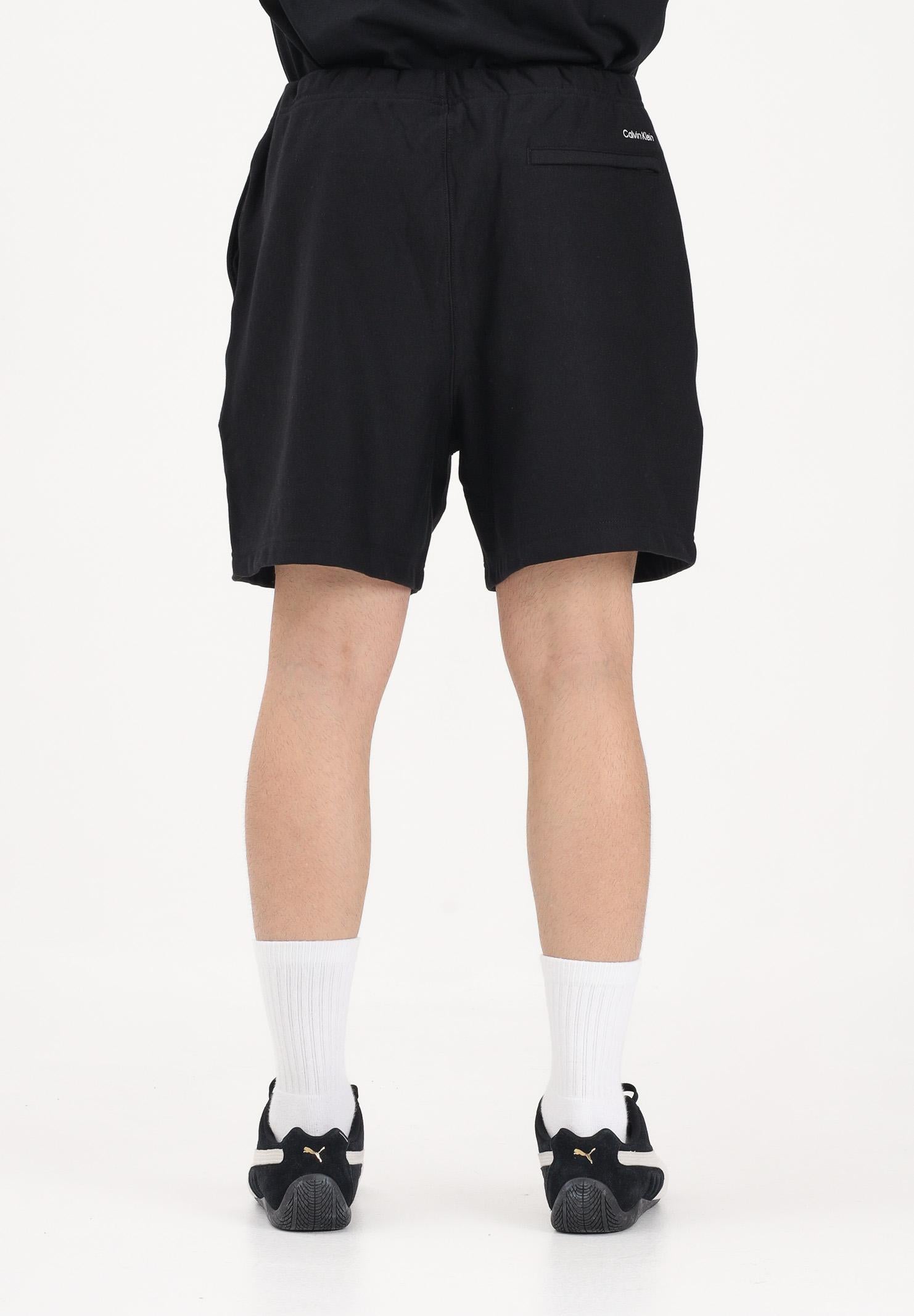CALVIN KLEIN JEANS Shorts sportivo nero da uomo con logo a contrasto LV04RF275G UB1 CALVIN KLEIN JEANS