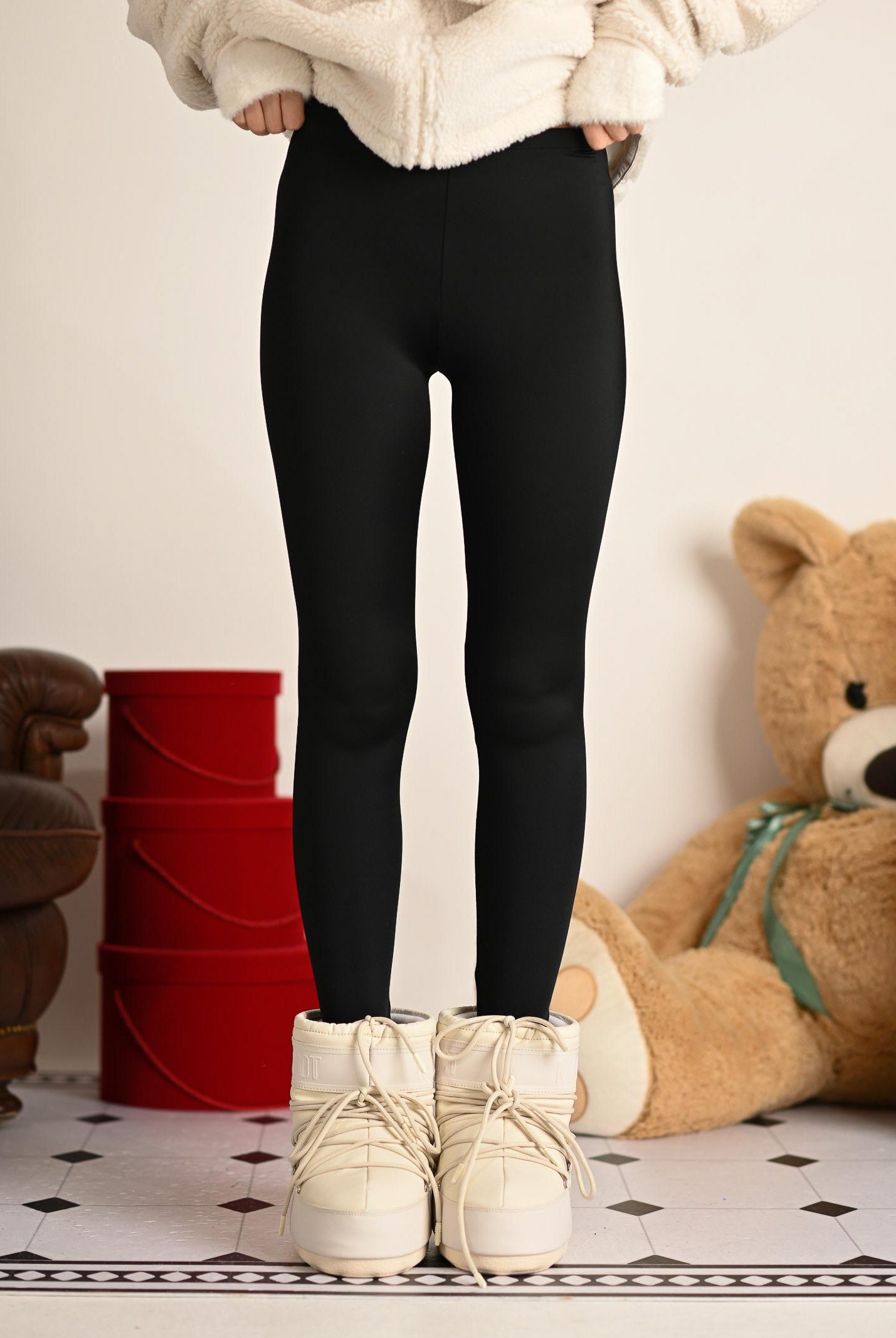 VICOLO Leggings nero da donna con staffa alla caviglia UF0119 NE VICOLO