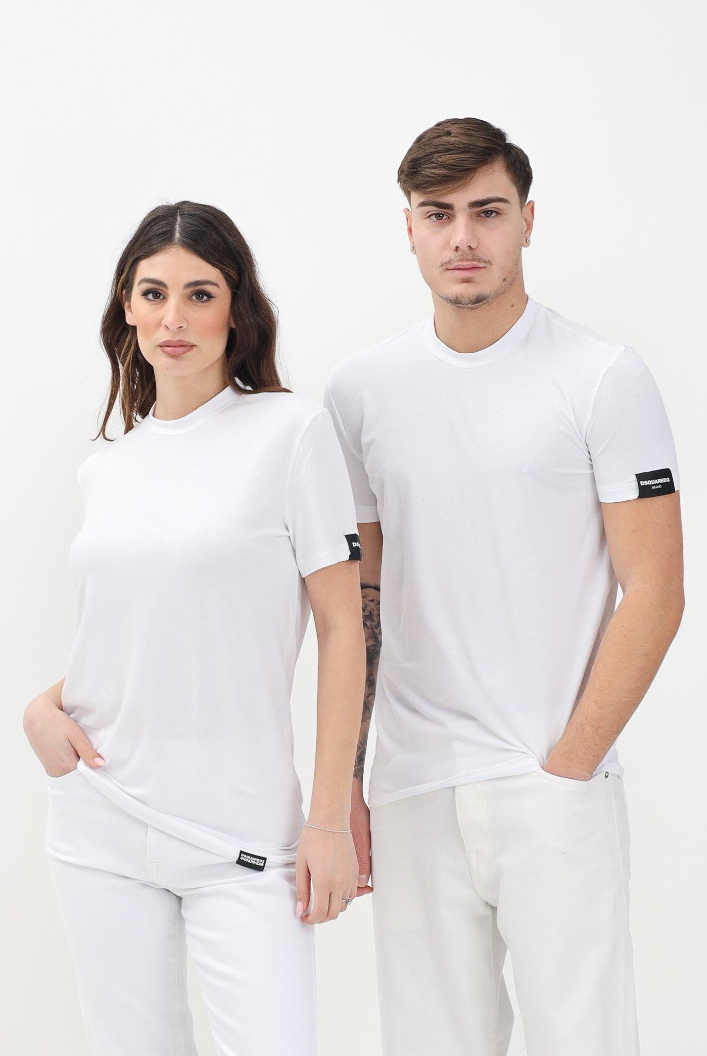 DSQUARED2 T-shirt a manica corta bianca per uomo e donna con patch logo D9M205720 100 DSQUARED2