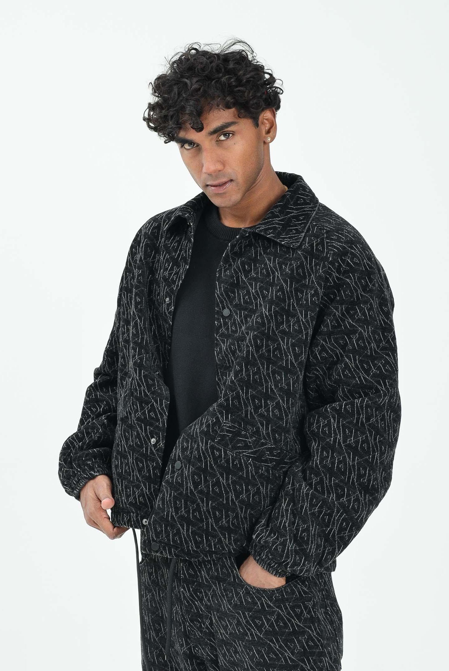 ARMANI EXCHANGE Giubbotto nero da uomo con logo all-over XM001866AF18821 FC145 ARMANI EXCHANGE