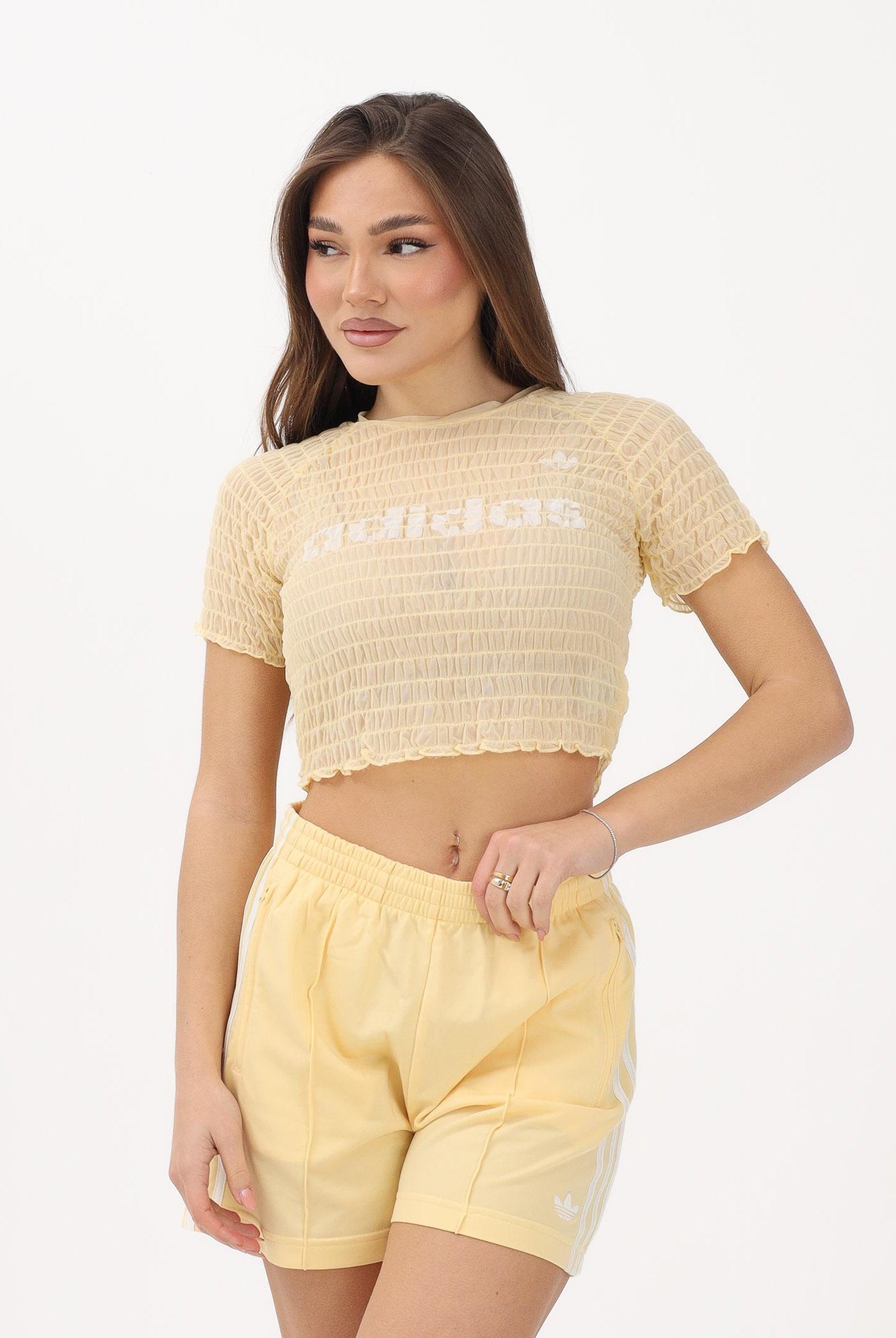 ADIDAS ORIGINALS T-shirt a manica corta SMOCKED CALI gialla da donna KE3431 . ADIDAS ORIGINALS