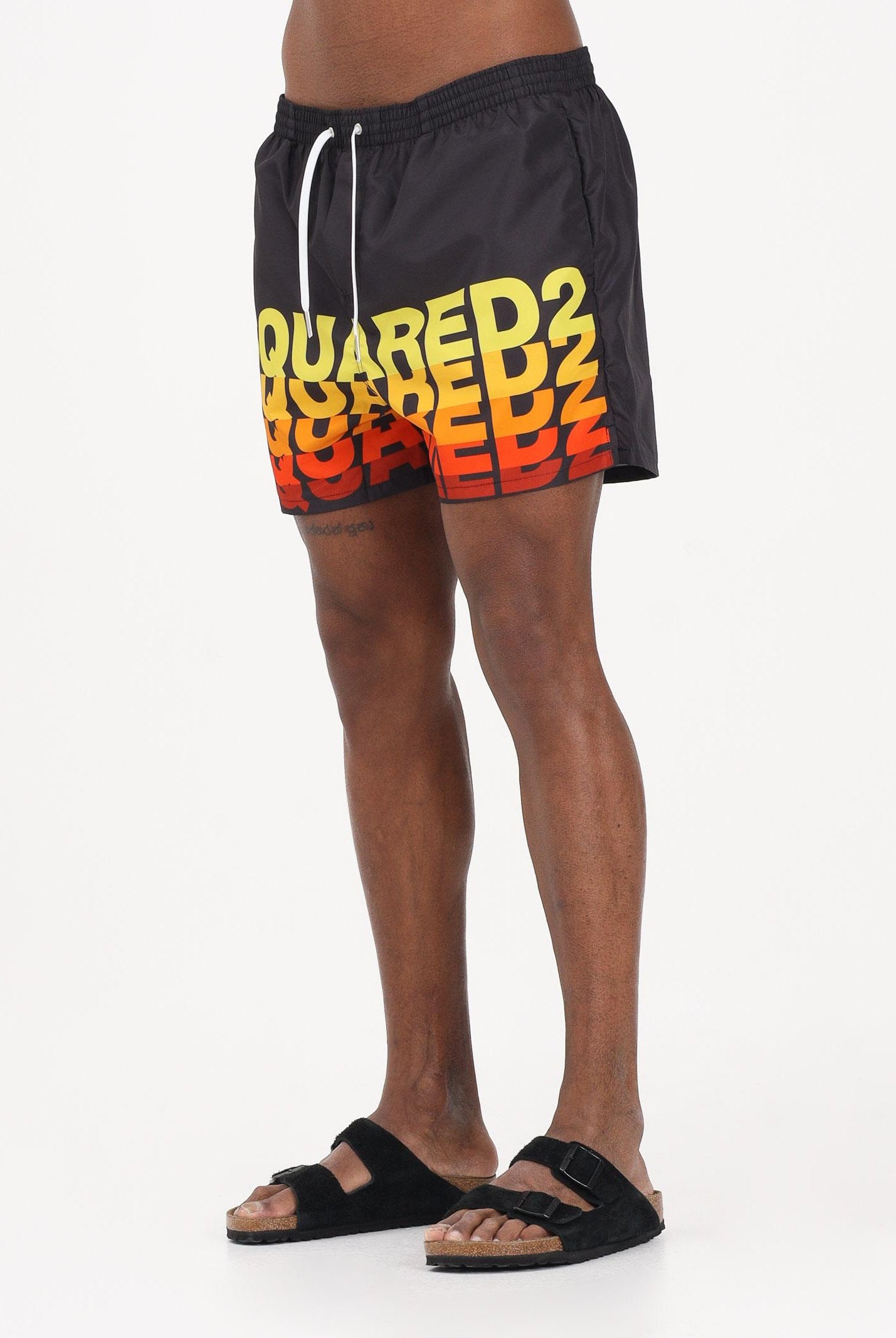 DSQUARED2 Shorts mare nero da uomo con maxi stampa logo D7B626710 001 DSQUARED2