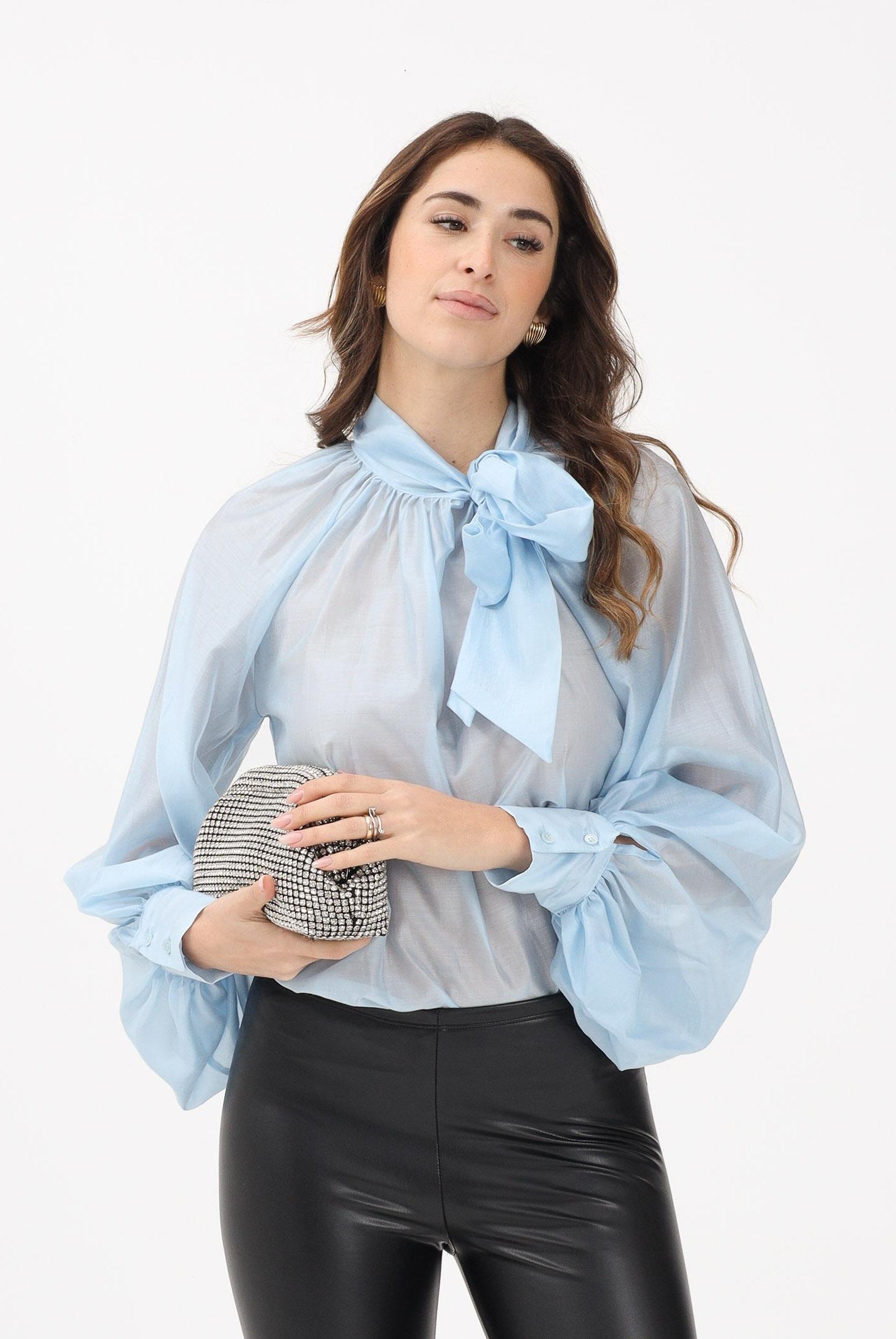 VICOLO Blusa celeste da donna con fiocco TF0488 CE VICOLO