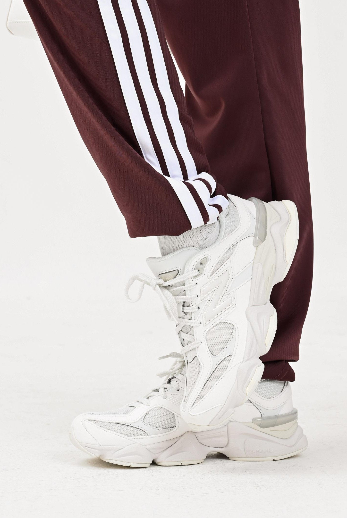 NEW BALANCE Sneakers 9060 bianche da uomo U9060NRJ . NEW BALANCE