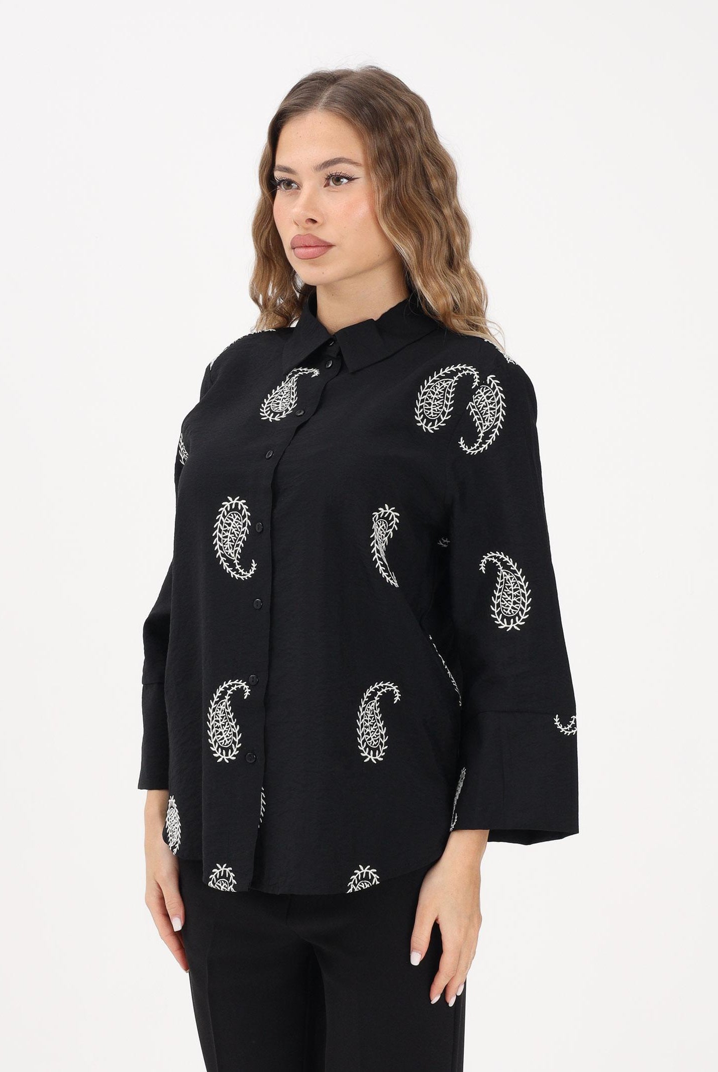 JDY Camicia nera da donna con fantasia paisley 15367956 BLEC JDY