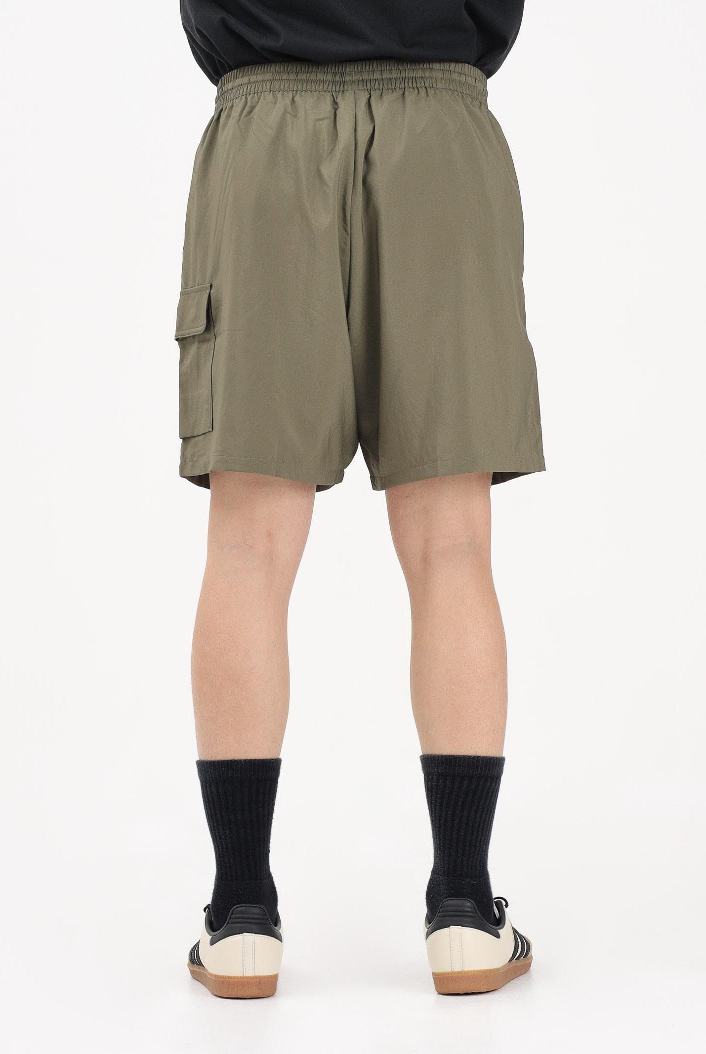 ADIDAS PERFORMANCE Shorts sportivo ESSENTIALS SMALL LOGO CARGO CHELSEA verde militare da uomo JD1827 . ADIDAS PERFORMANCE
