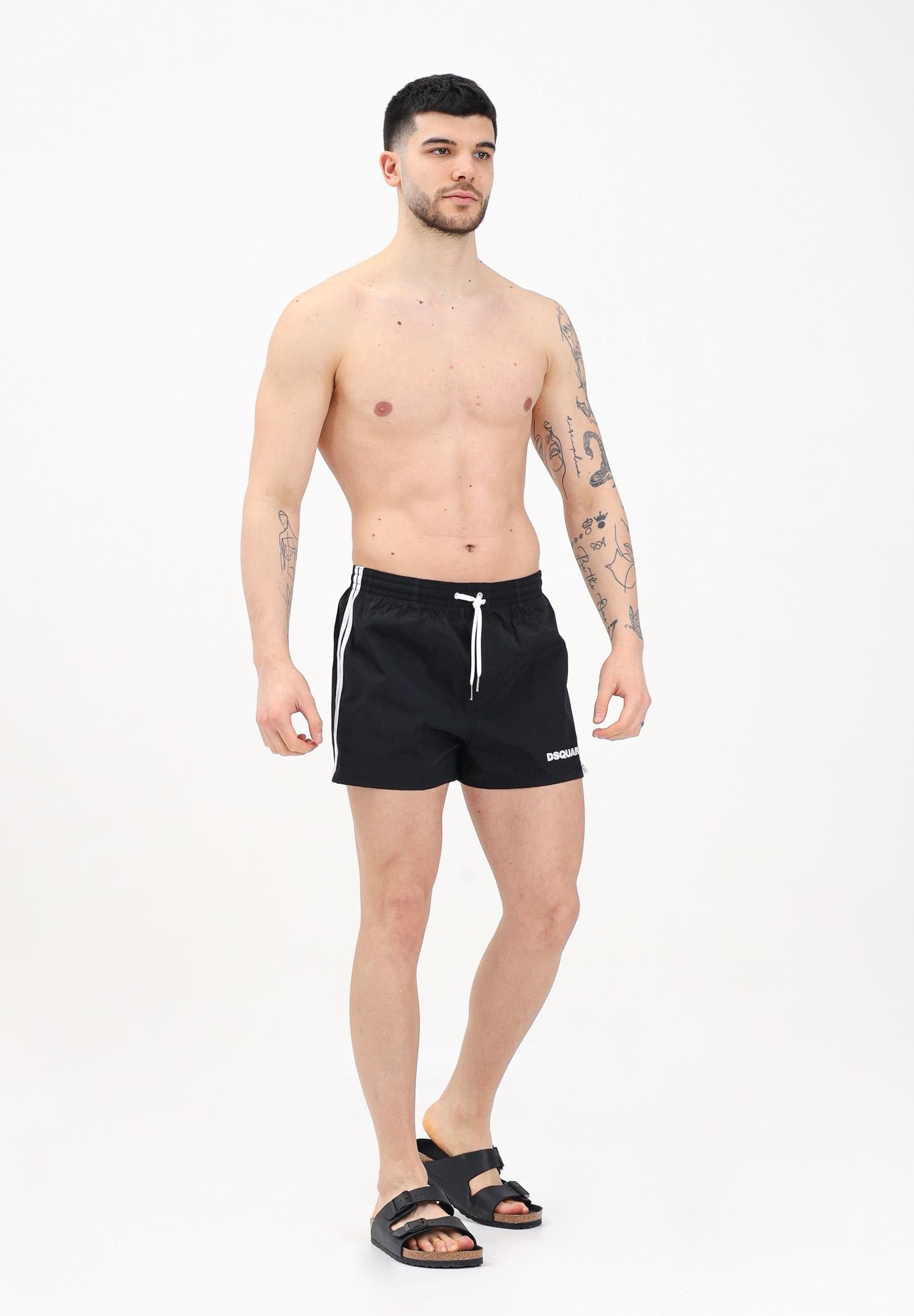 DSQUARED2 Shorts mare nero da uomo con stampa logo D7B646140 001 DSQUARED2