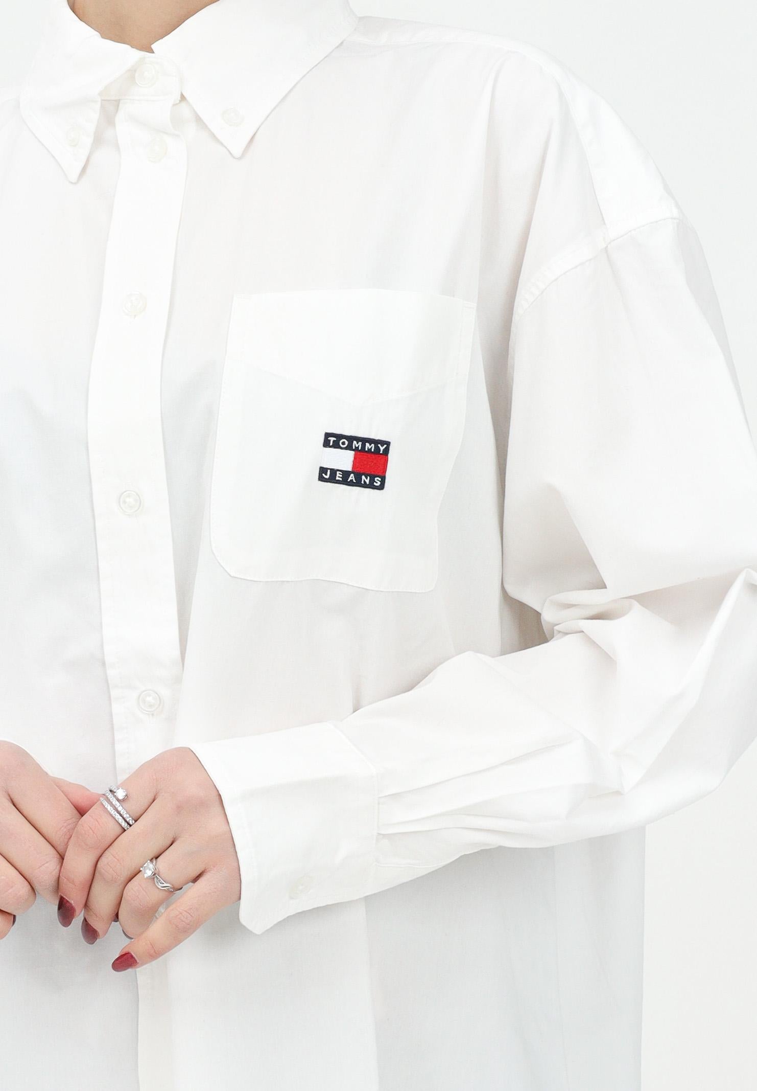 TOMMY JEANS Camicia a manica lunga bianca da donna dal taglio over DW0DW19357 YBL TOMMY JEANS