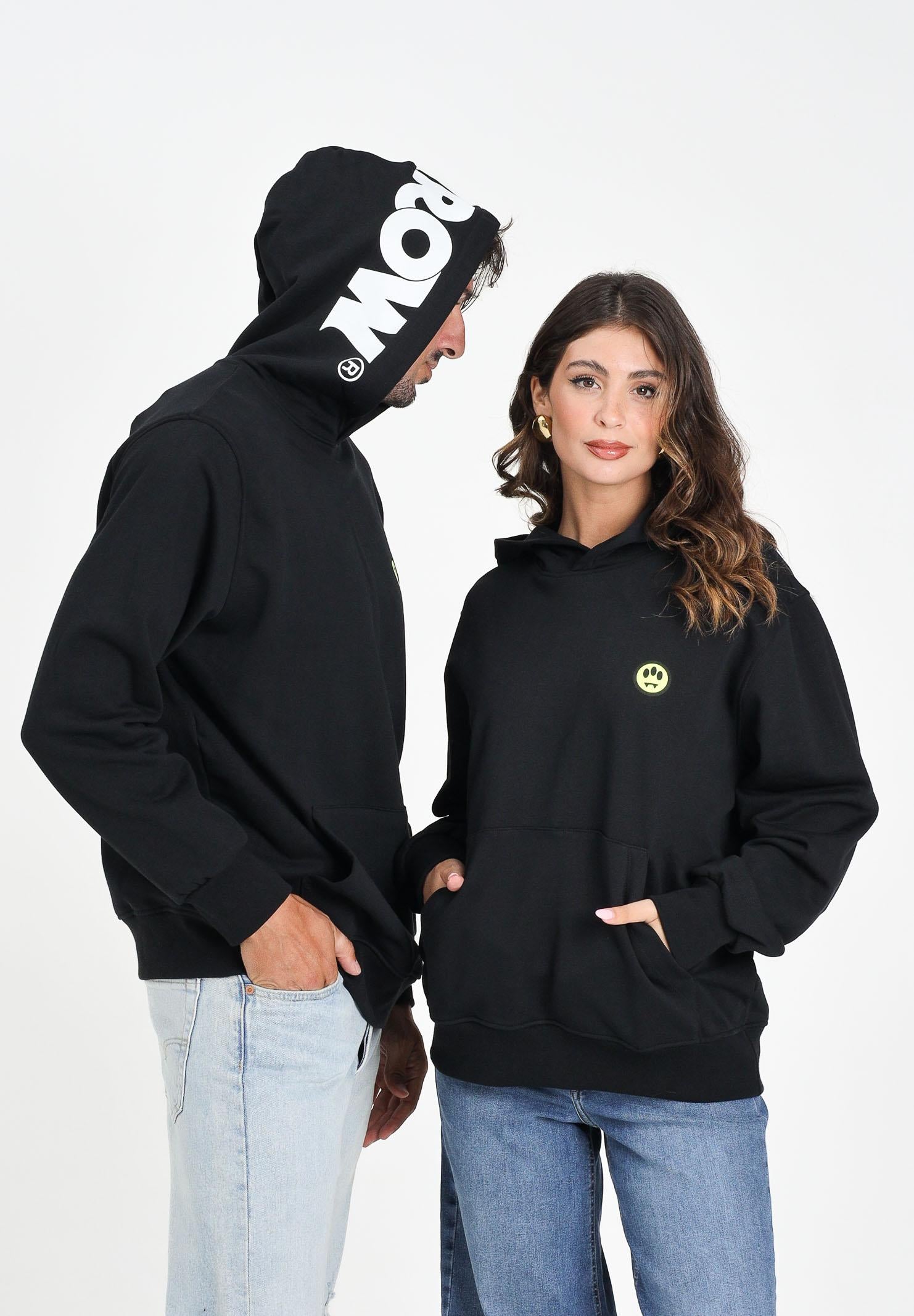 BARROW Felpa nera per uomo e donna con cappuccio logato F5BWUAHS058 110 BARROW