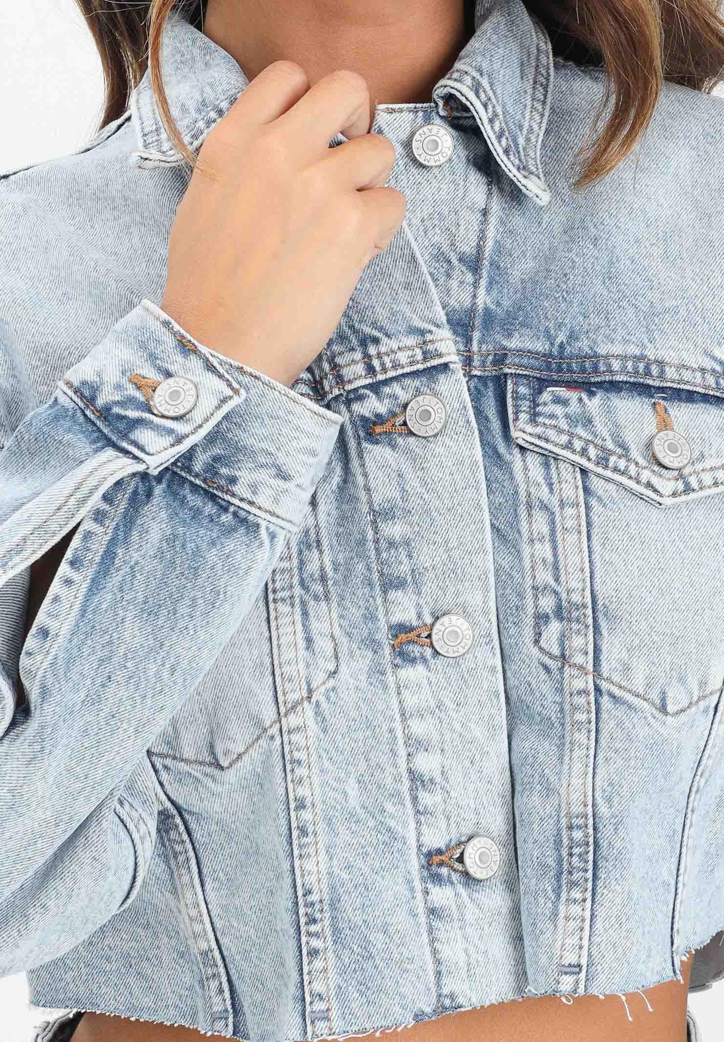 TOMMY JEANS Giubbotto crop in denim chiaro da donna con logo DW0DW210631A5 TOMMY JEANS