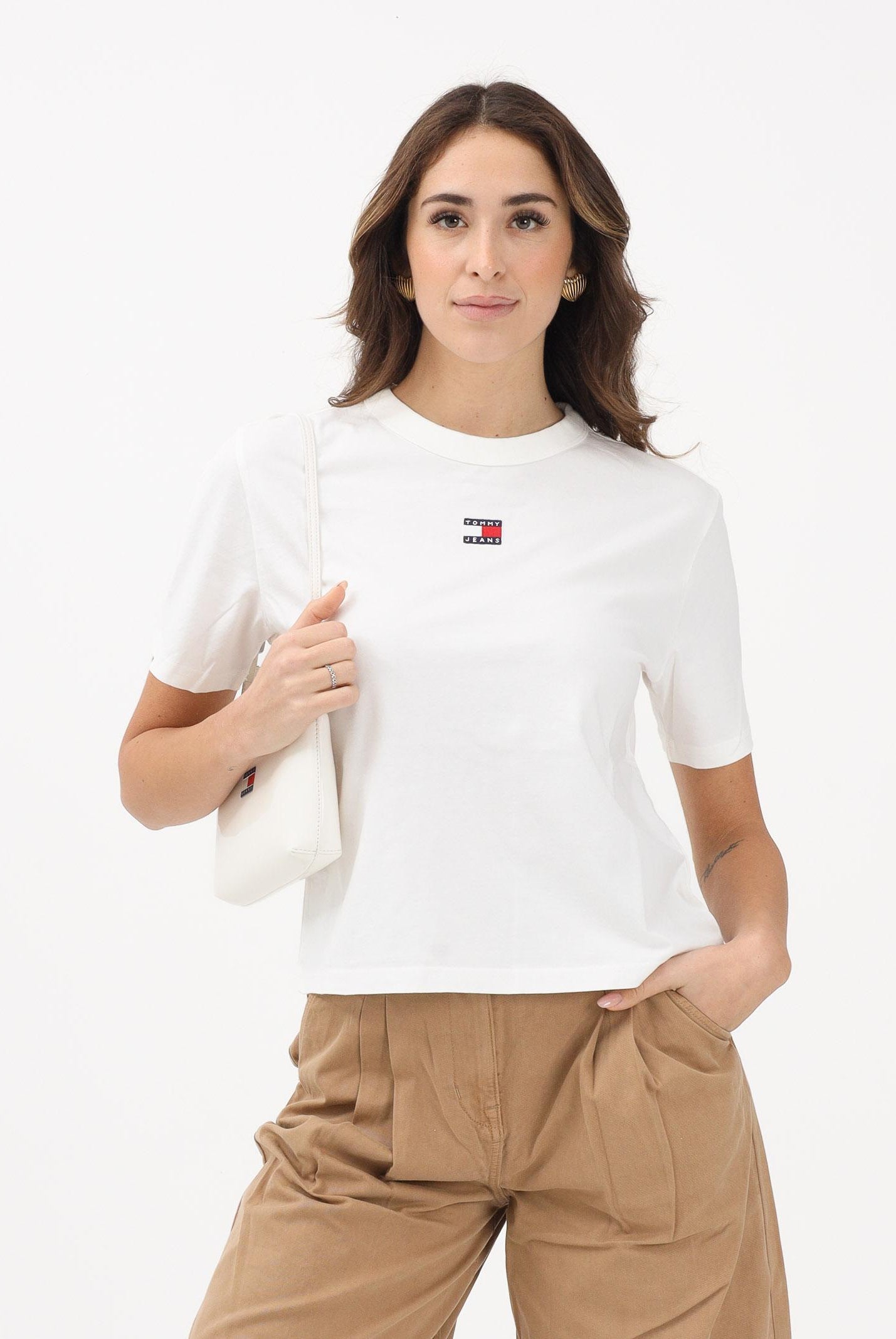 TOMMY JEANS T-shirt a manica corta Boxy Badge panna da donna DW0DW22202 YBL TOMMY JEANS