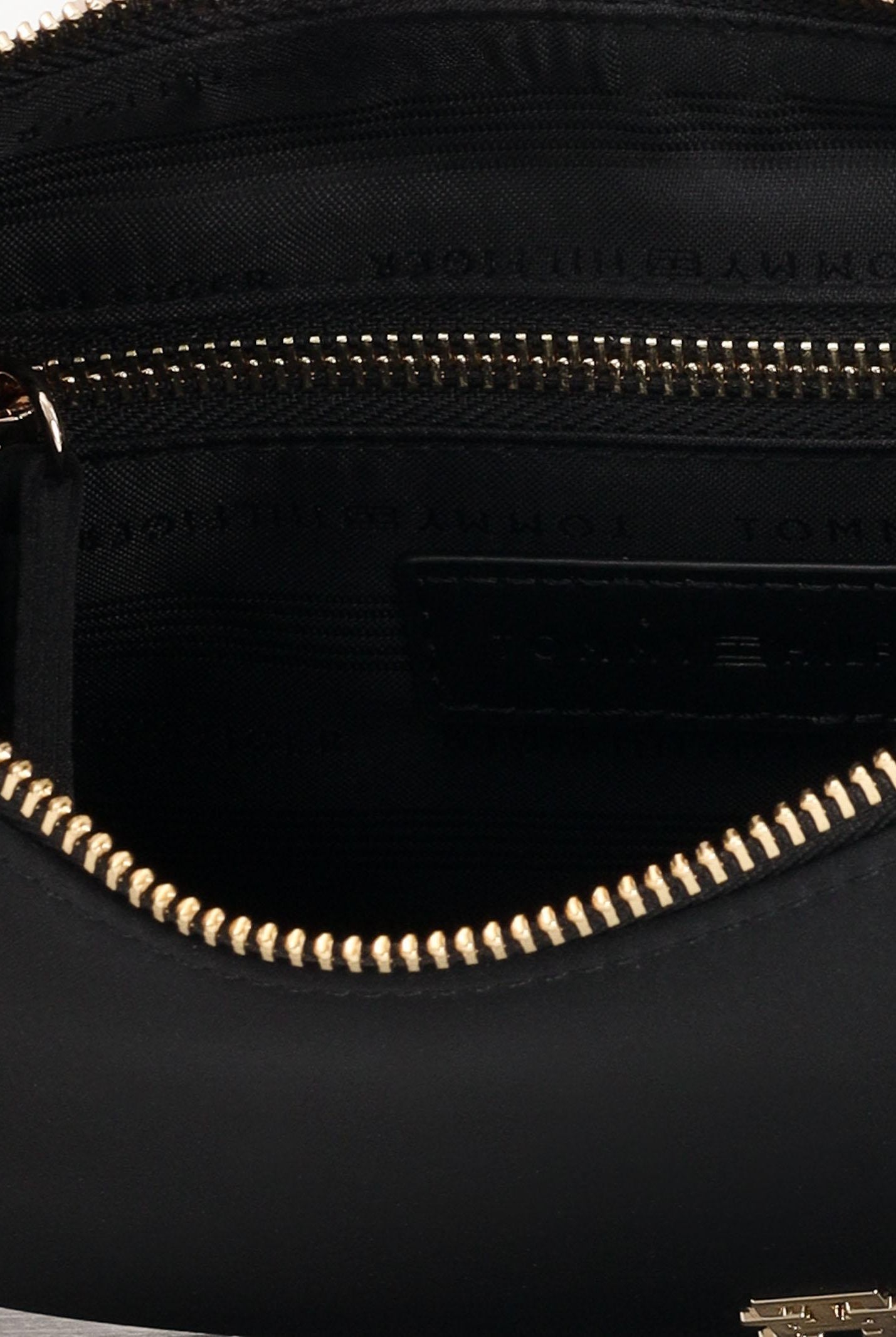 TOMMY HILFIGER Borsa hobo in raso nero da donna AW0AW18236 BDS TOMMY HILFIGER