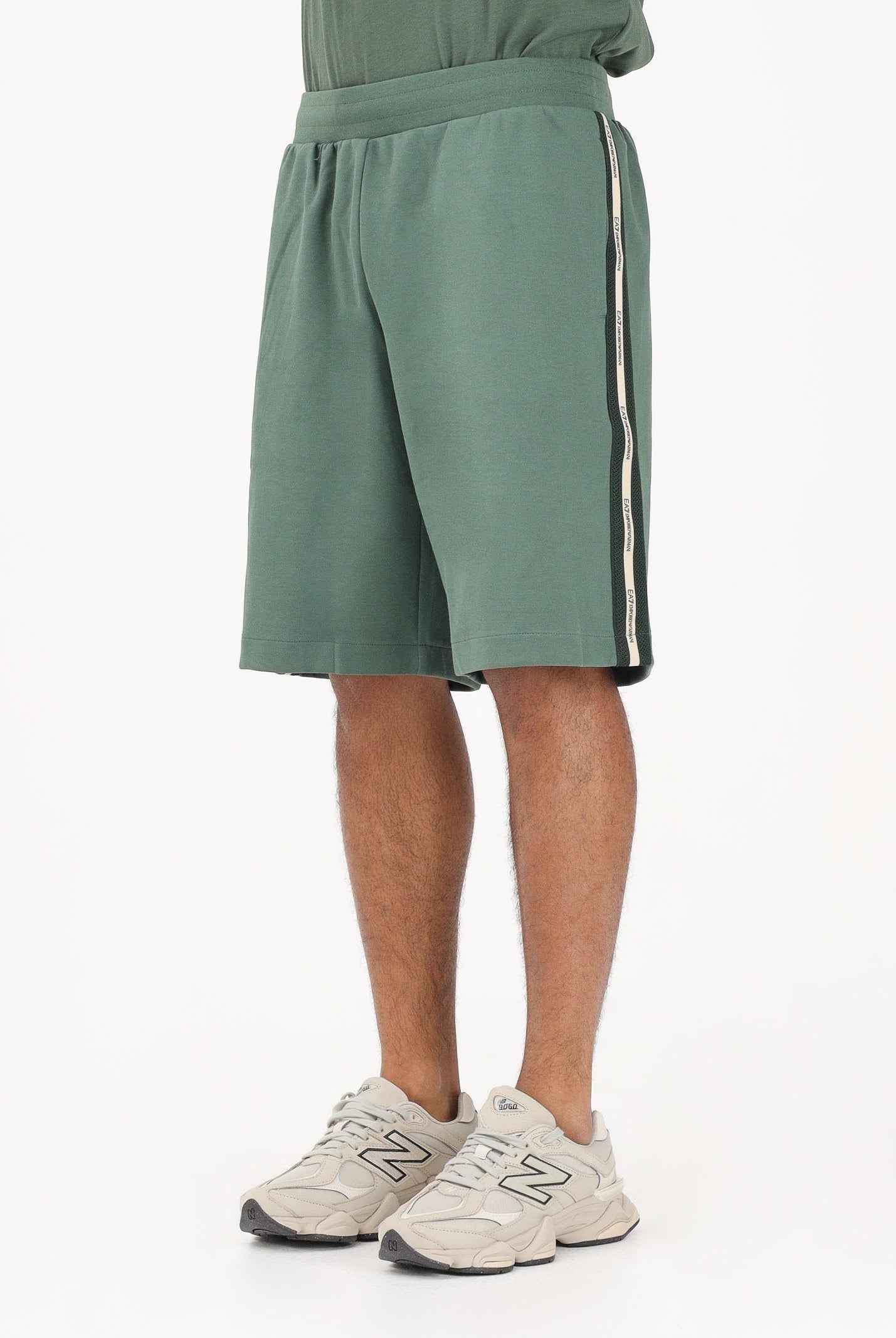 EA7 Shorts sportivo verde salvia da uomo con bande logate laterali 7M001481AF12660 U7260 EA7