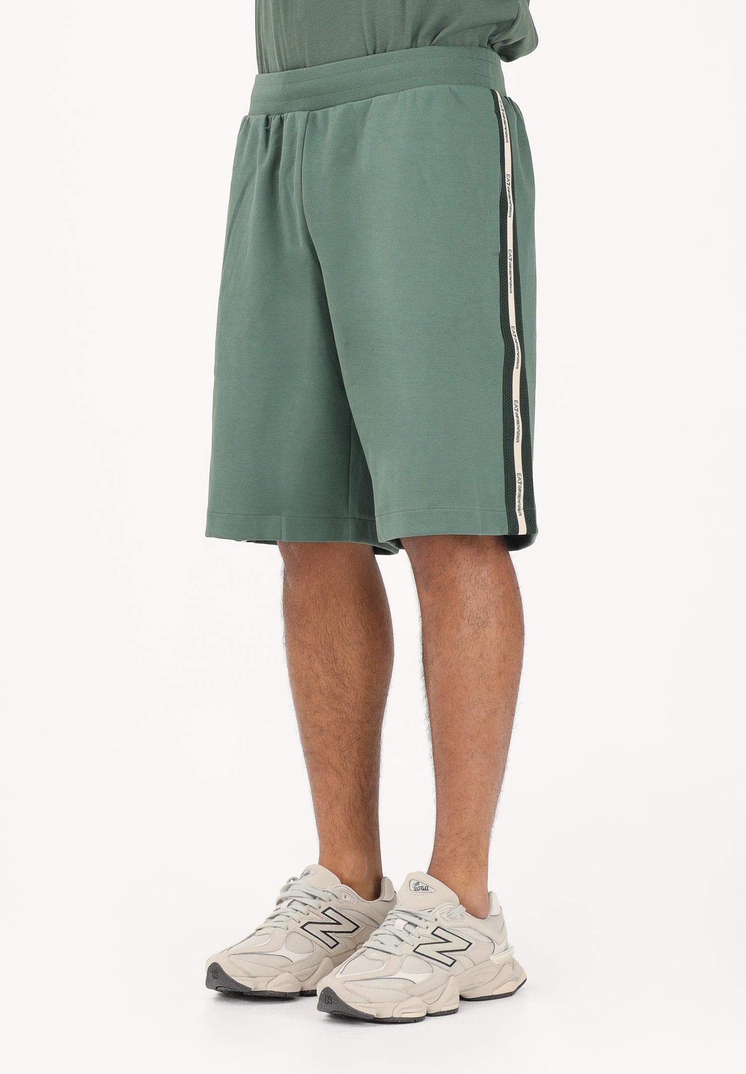 EA7 Shorts sportivo verde salvia da uomo con bande logate laterali 7M001481AF12660 U7260 EA7