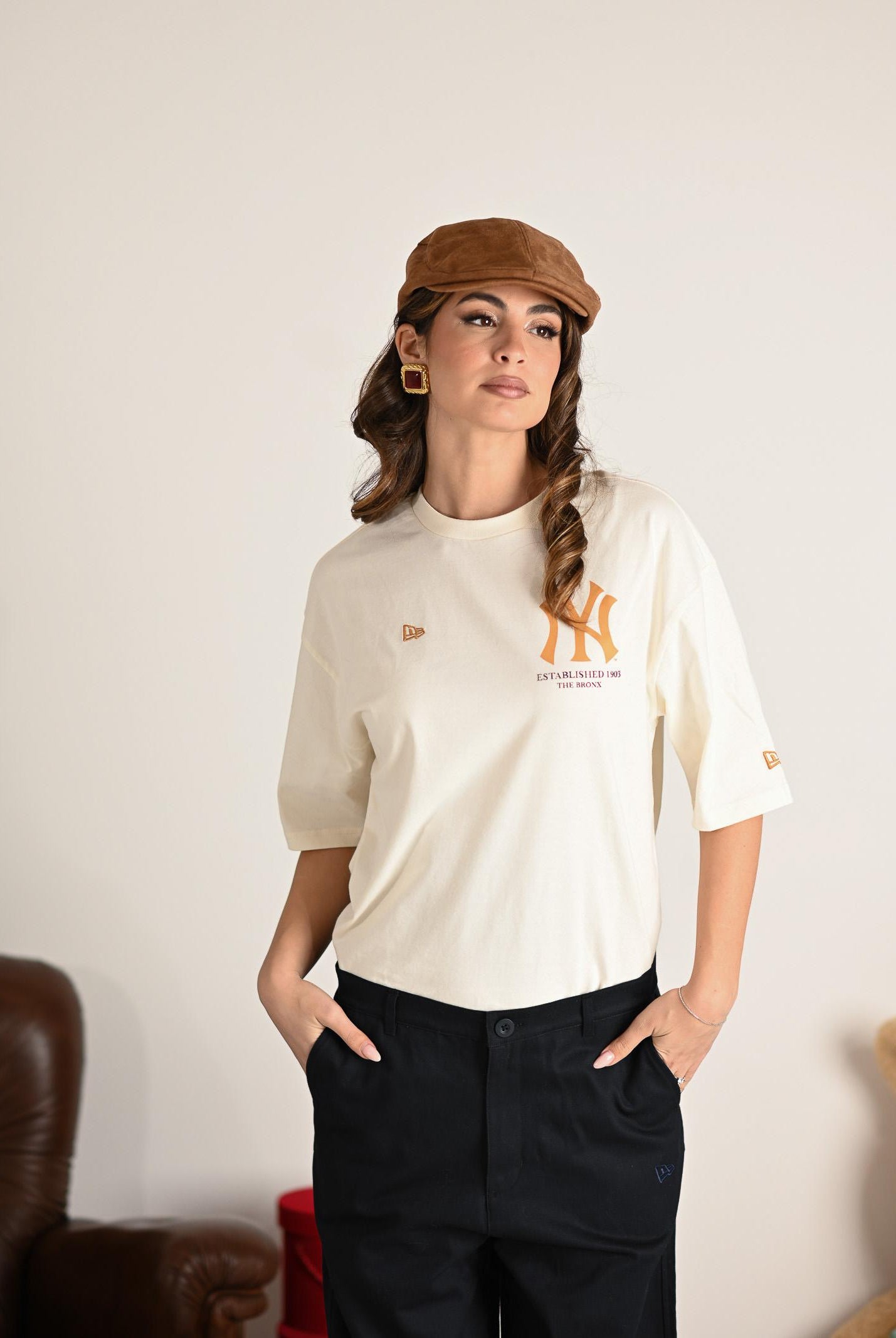 NEW ERA T-shirt a manica corta New York Yankees MLB Baseball Graphic panna per uomo e donna 60667854 . NEW ERA