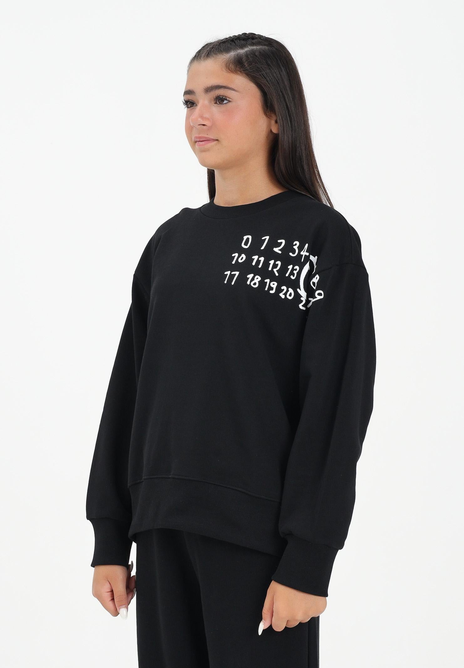 MAISON MARGIELA Felpa girocollo nera per donna, ragazzi e bambini con il logo Hand Written M60896MM02X M6900 MAISON MARGIELA