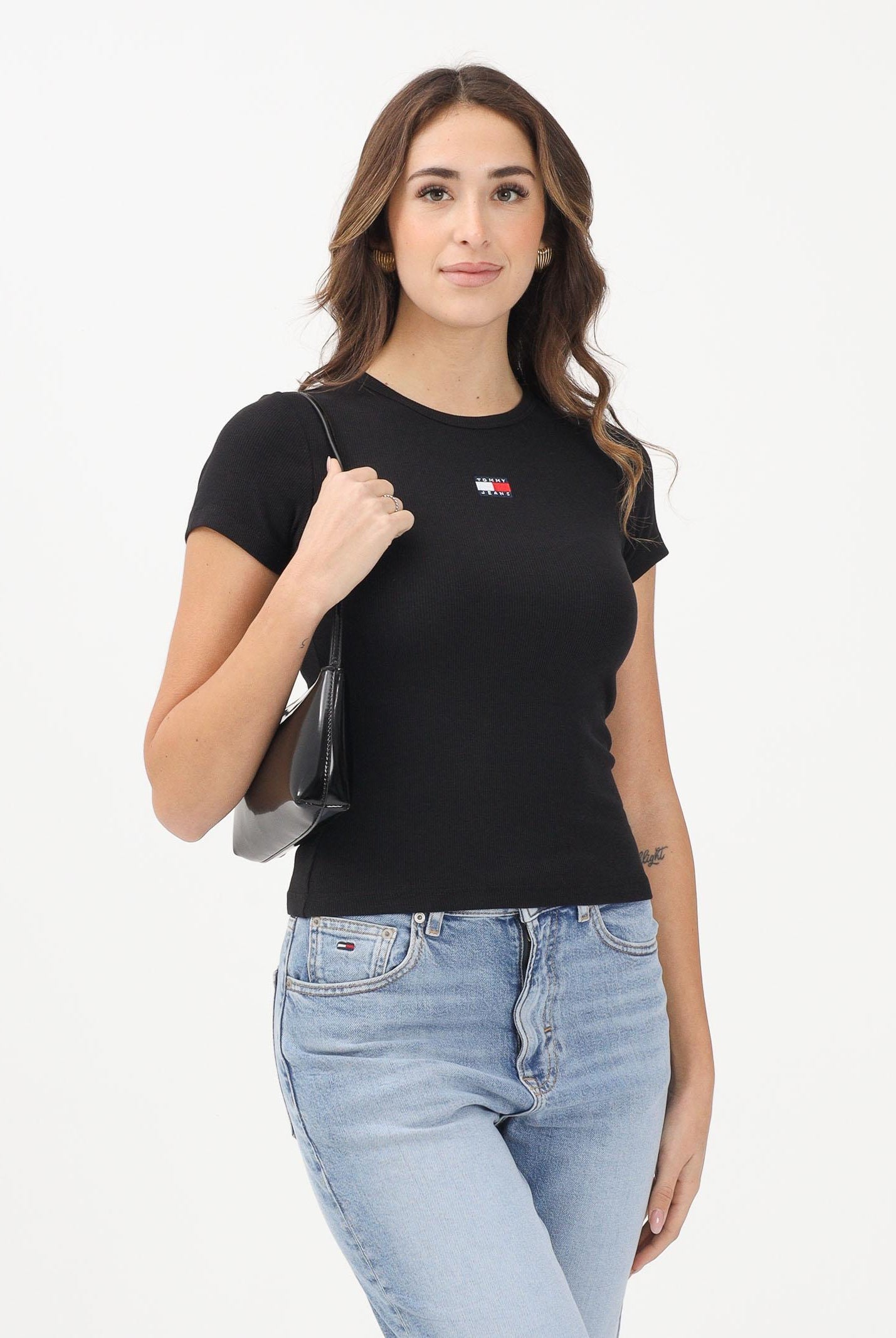 TOMMY JEANS T-shirt a manica corta nera da donna con patch logo DW0DW17881 BDS TOMMY JEANS