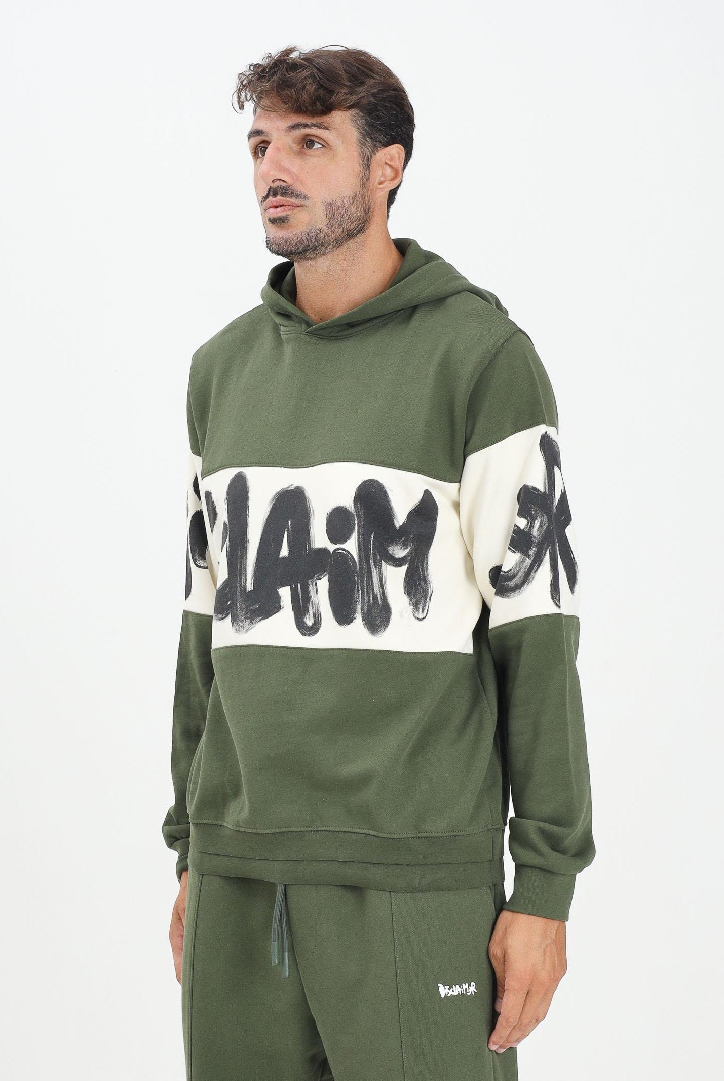 DISCLAIMER Felpa con cappuccio verde da uomo rifinita da inserto panna con logo 25IDS55362 VELA DISCLAIMER