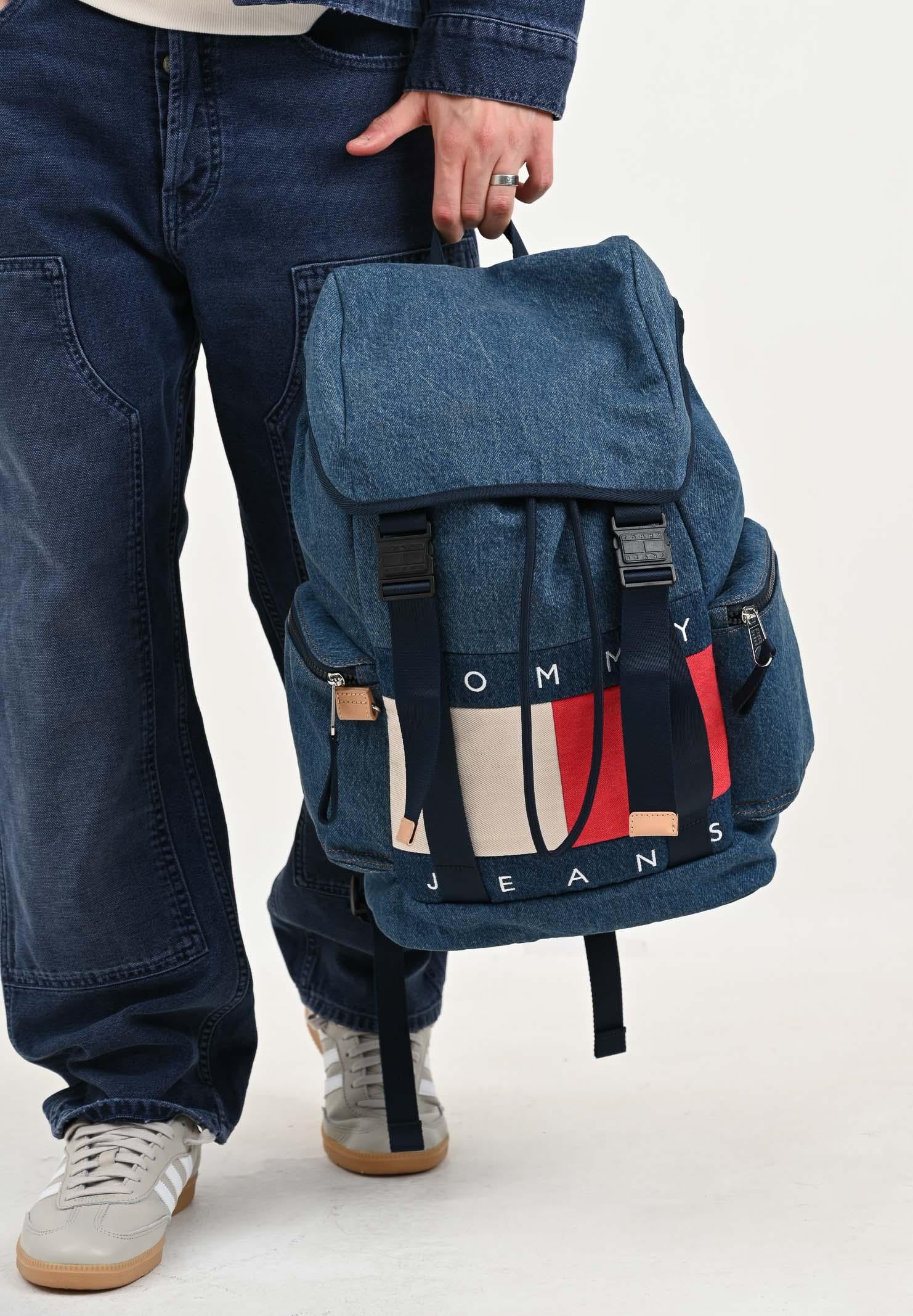 TOMMY JEANS Zaino Archive in denim blu per uomo e donna con logo AM0AM13812 1AF TOMMY JEANS
