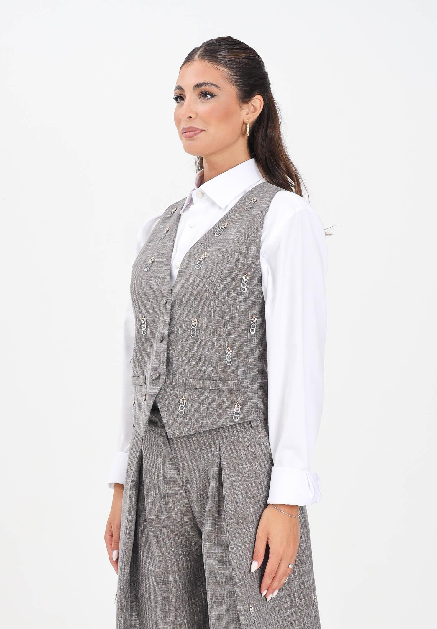 SIMONA CORSELLINI Gilet grigio da donna arricchito da piccole applicazioni metalliche A25CPGL00102-C00233 V0000 SIMONA CORSELLINI