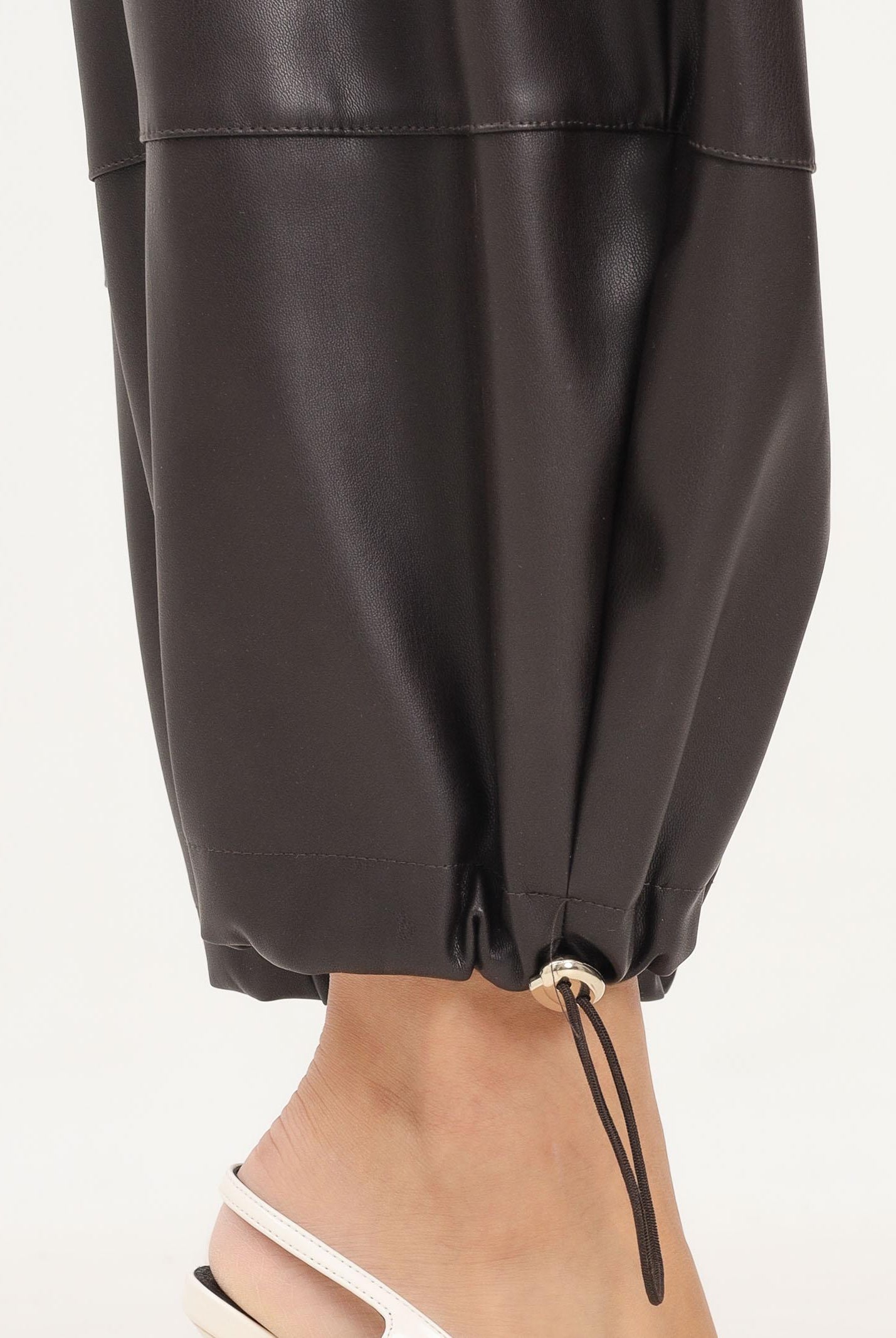 VICOLO Pantalone in ecopelle marrone da donna TF1043 MA VICOLO