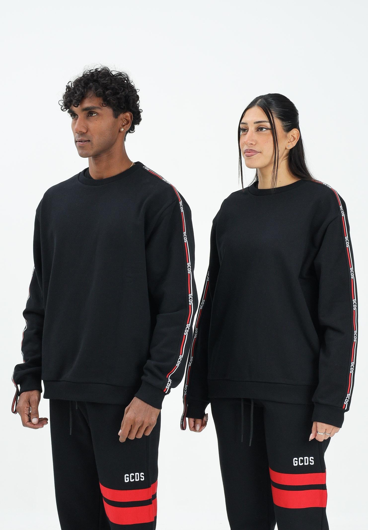 GCDS Felpa girocollo nera per uomo e donna con bande logate B2EM1501JD1 99 GCDS