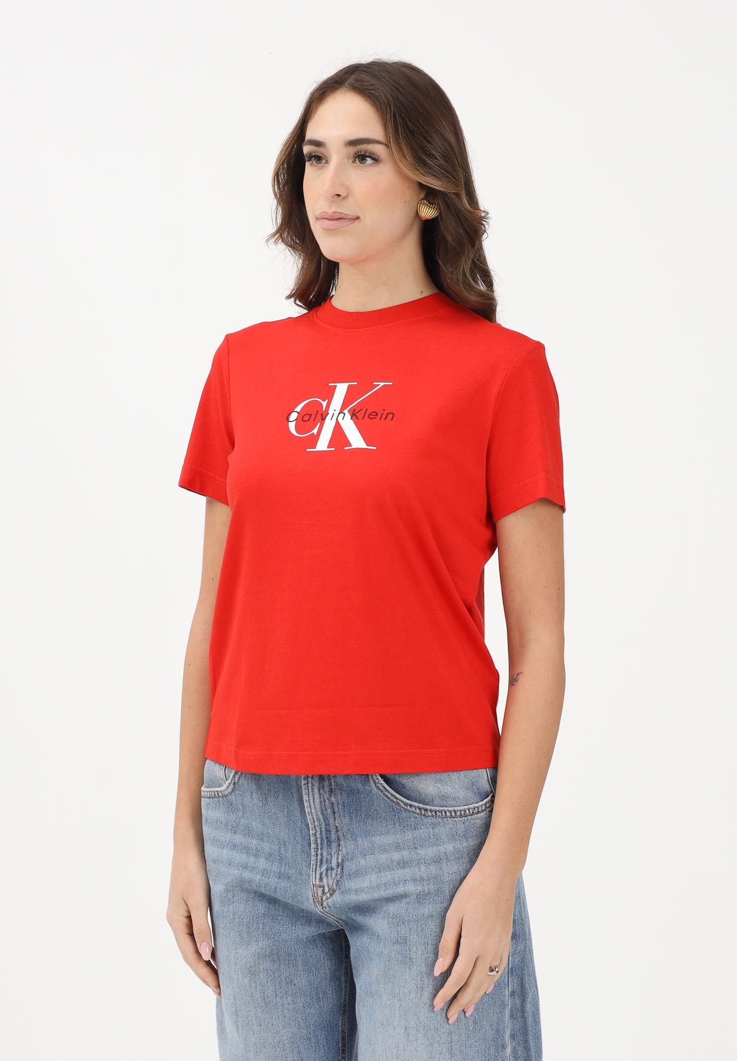 CALVIN KLEIN JEANS T-shirt a manica corta rossa da donna con logo LV047B865GVMT . CALVIN KLEIN JEANS