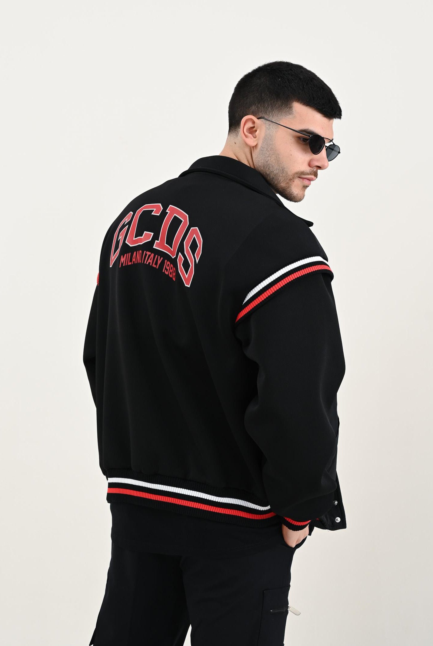 GCDS Bomber nero per uomo e donna con logo sul retro B2EM0901MA0 99 GCDS