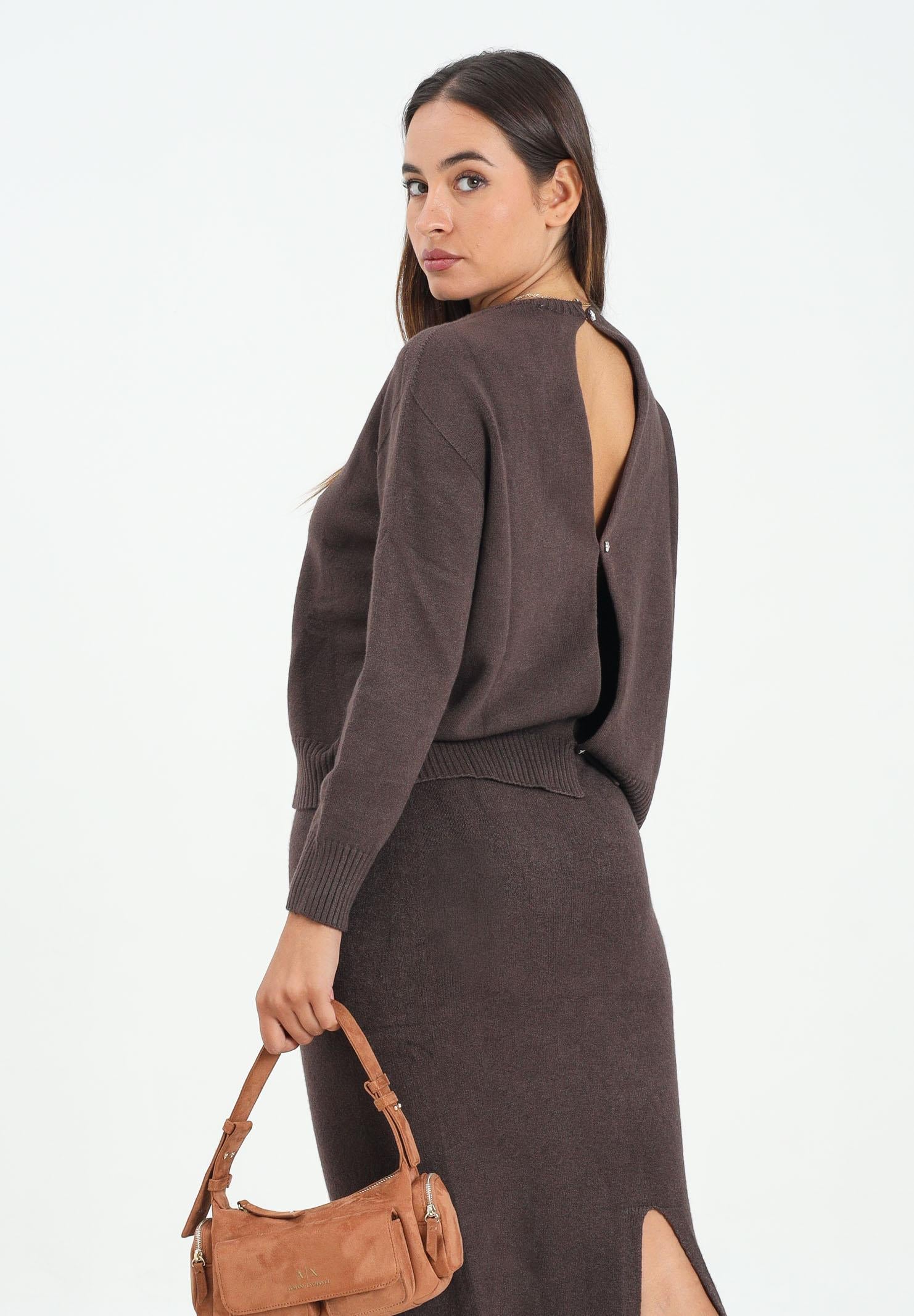 VICOLO Maglioncino girocollo marrone da donna con dettagli cut-out sul retro 77064F FU691 VICOLO