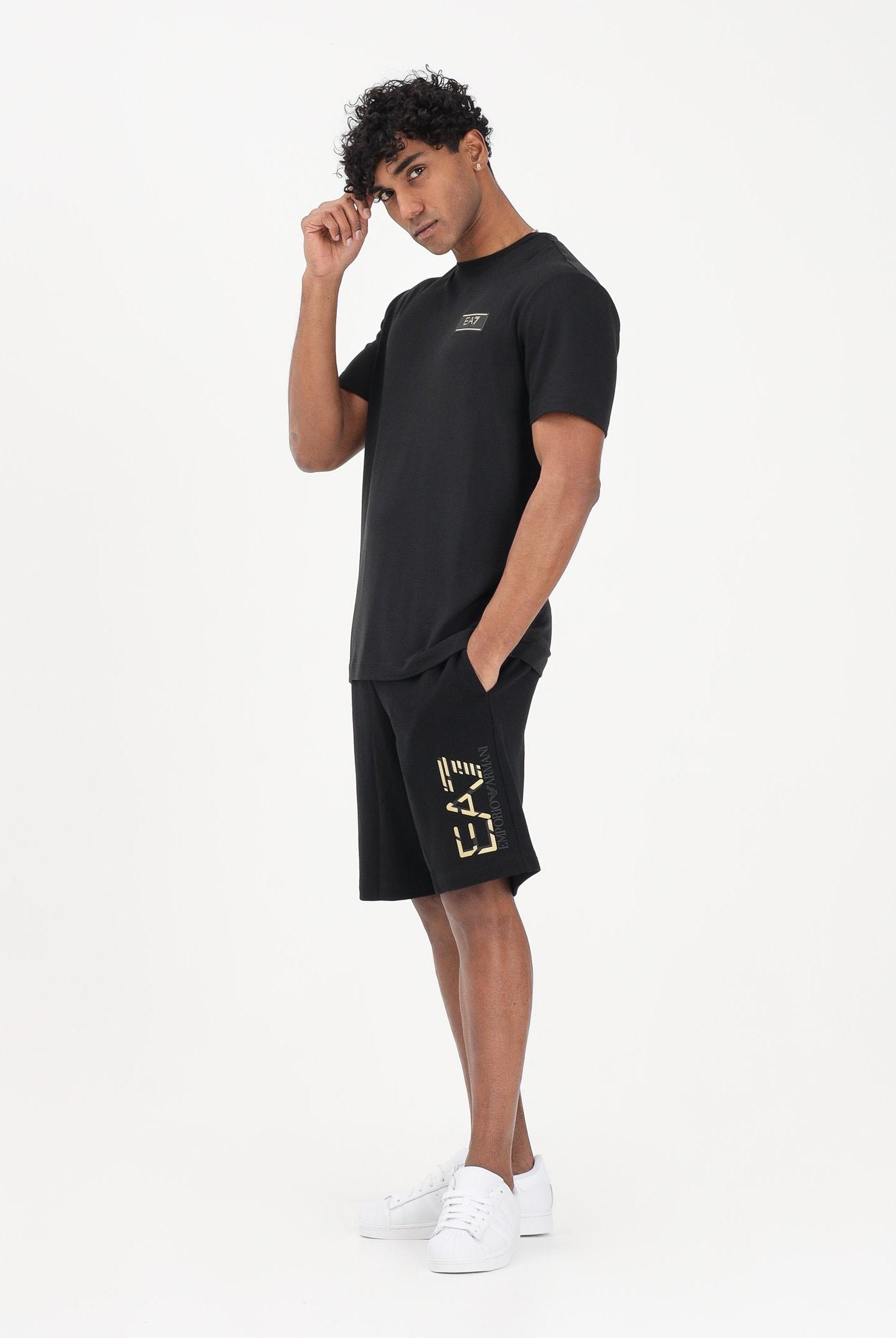 EA7 Shorts sportivo nero da uomo con stampa logo oro 7M001564AF17787 UC001 EA7
