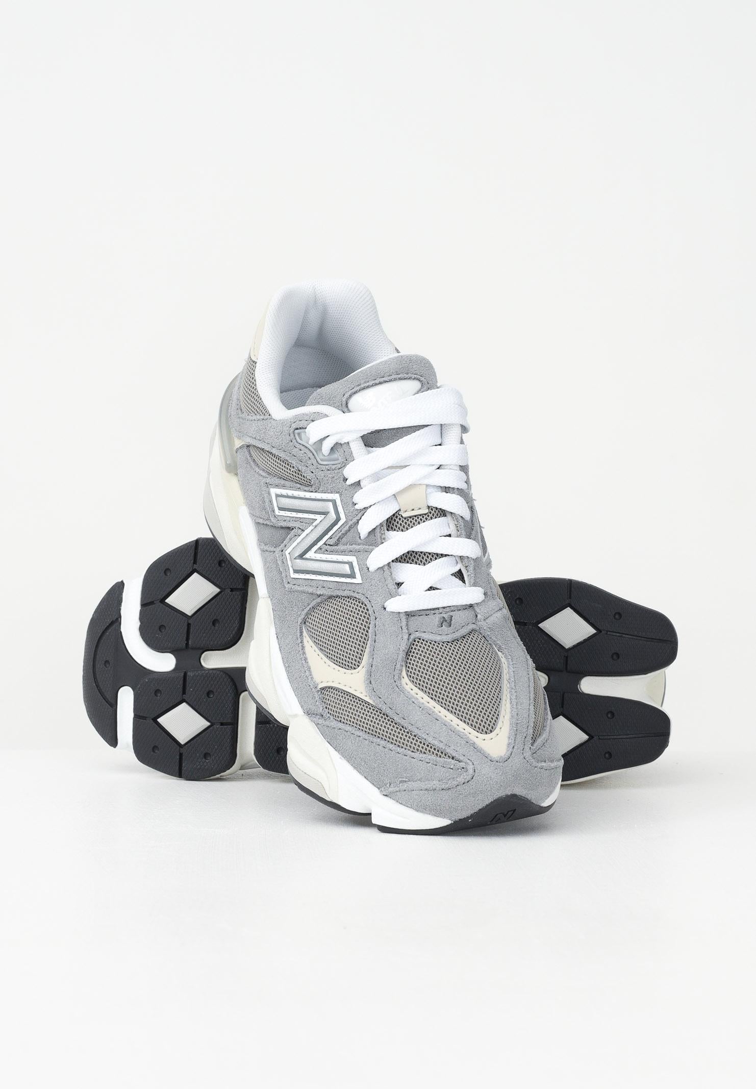 NEW BALANCE Sneakers 9060 grigie per uomo e donna GC9060BA . NEW BALANCE