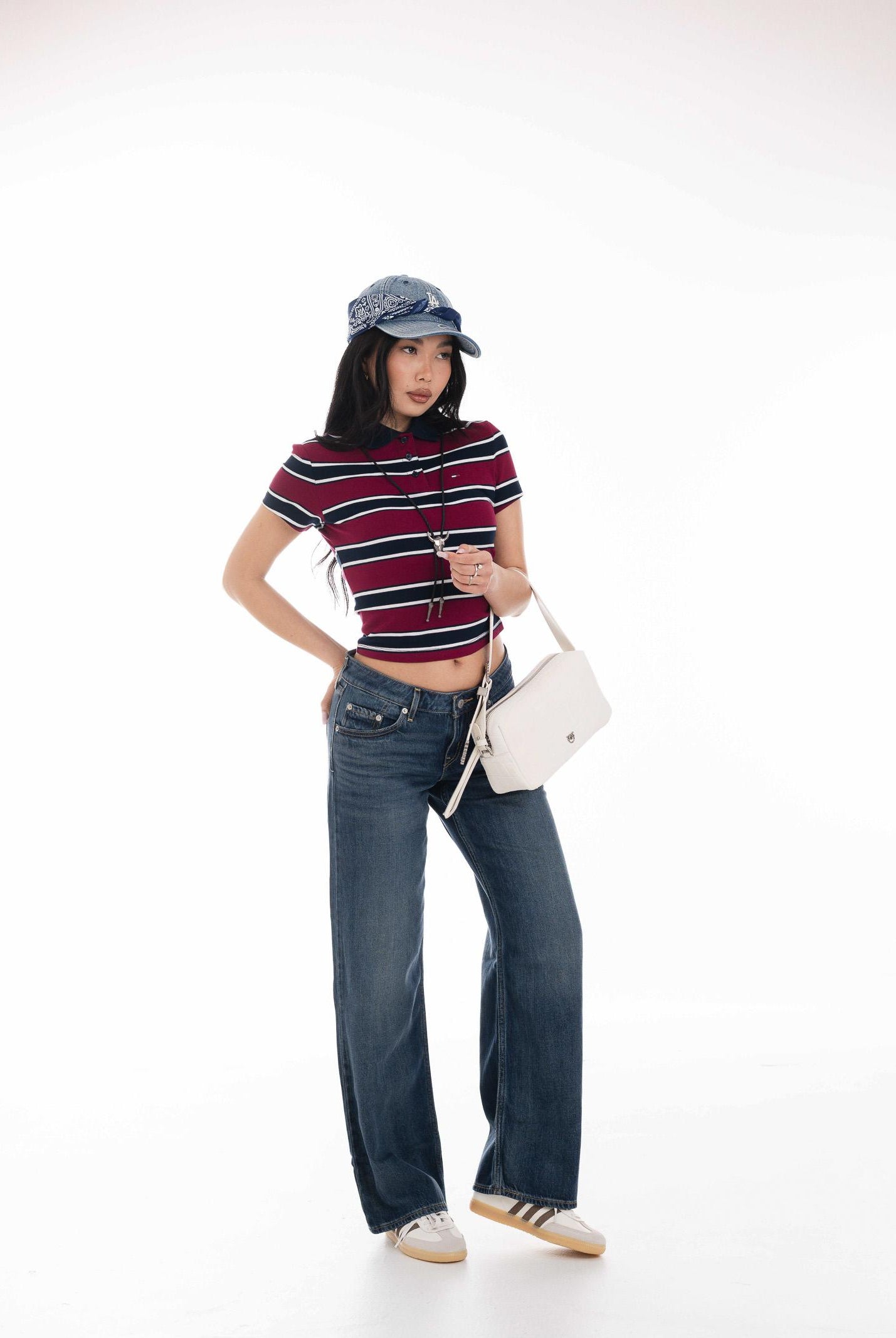 TOMMY JEANS Polo a manica corta bordeaux e blu da donna caratterizzata da una fantasia a righe orizzontali DW0DW21931 0E3 TOMMY JEANS