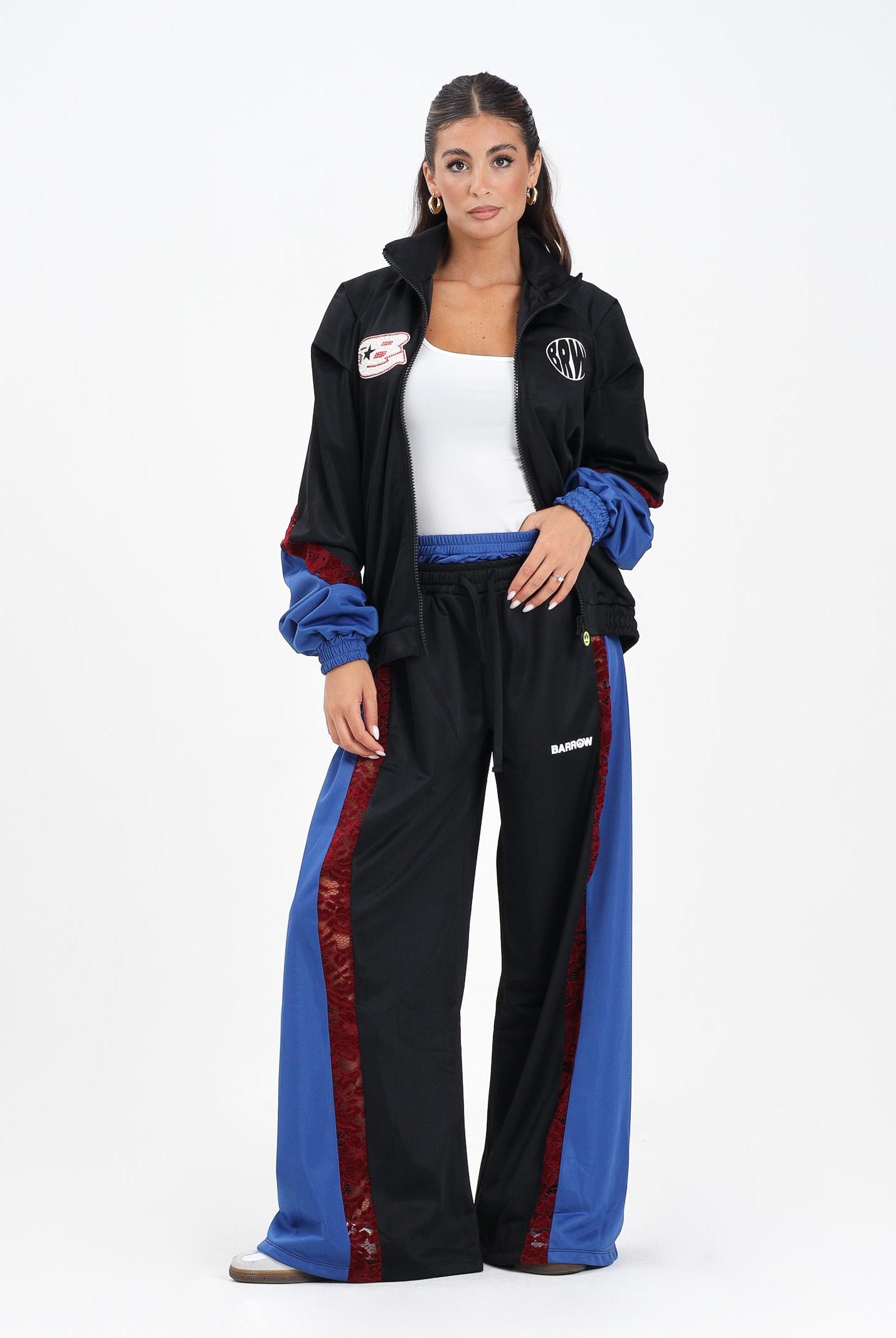 BARROW Pantalone sportivo nero da donna con bande laterali blu elettrico e inserti in pizzo rosso F5BWWOPA108 110 BARROW