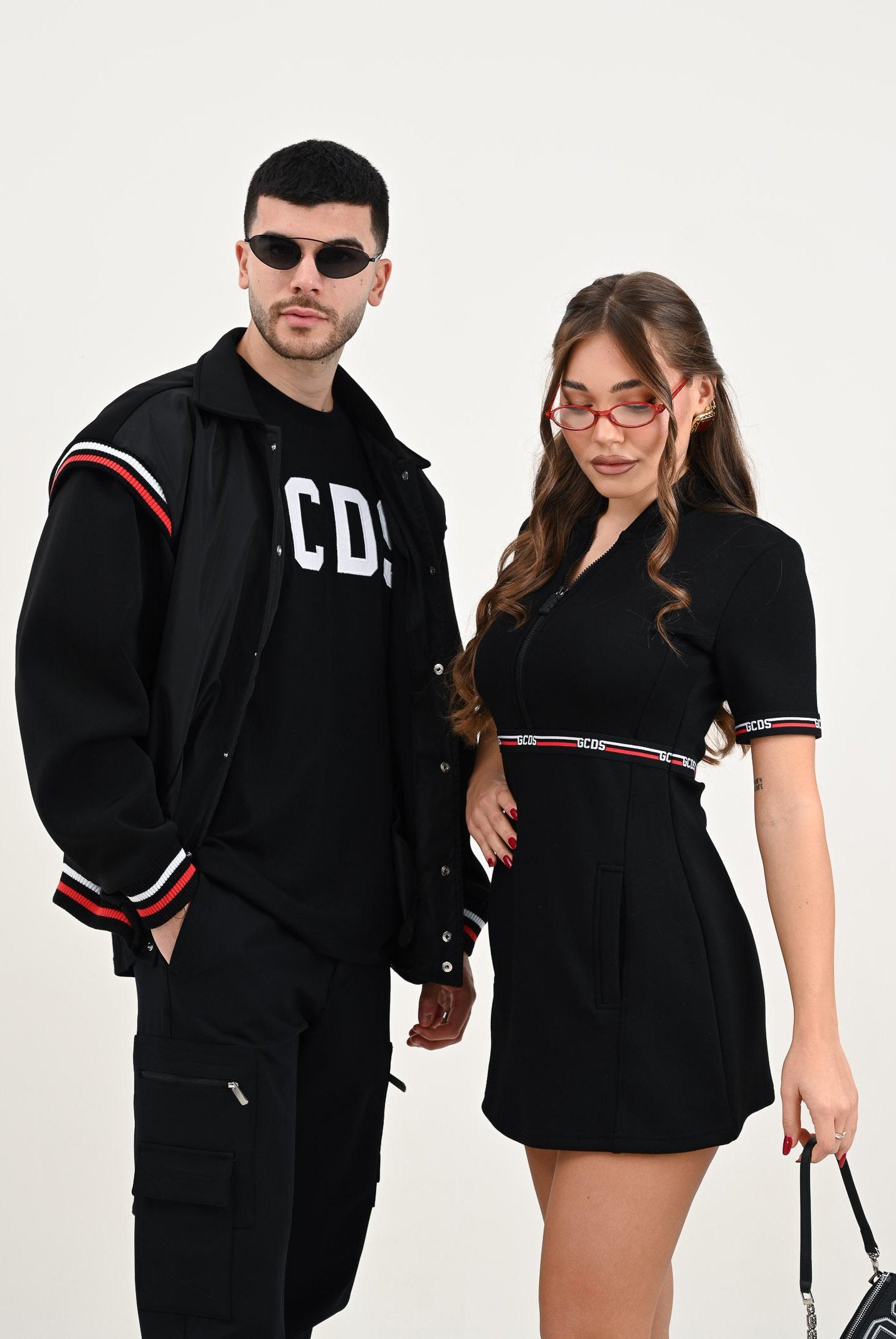 GCDS T-shirt a manica corta nera per uomo e donna con logo GCDS B1XM2315JI9 99 GCDS