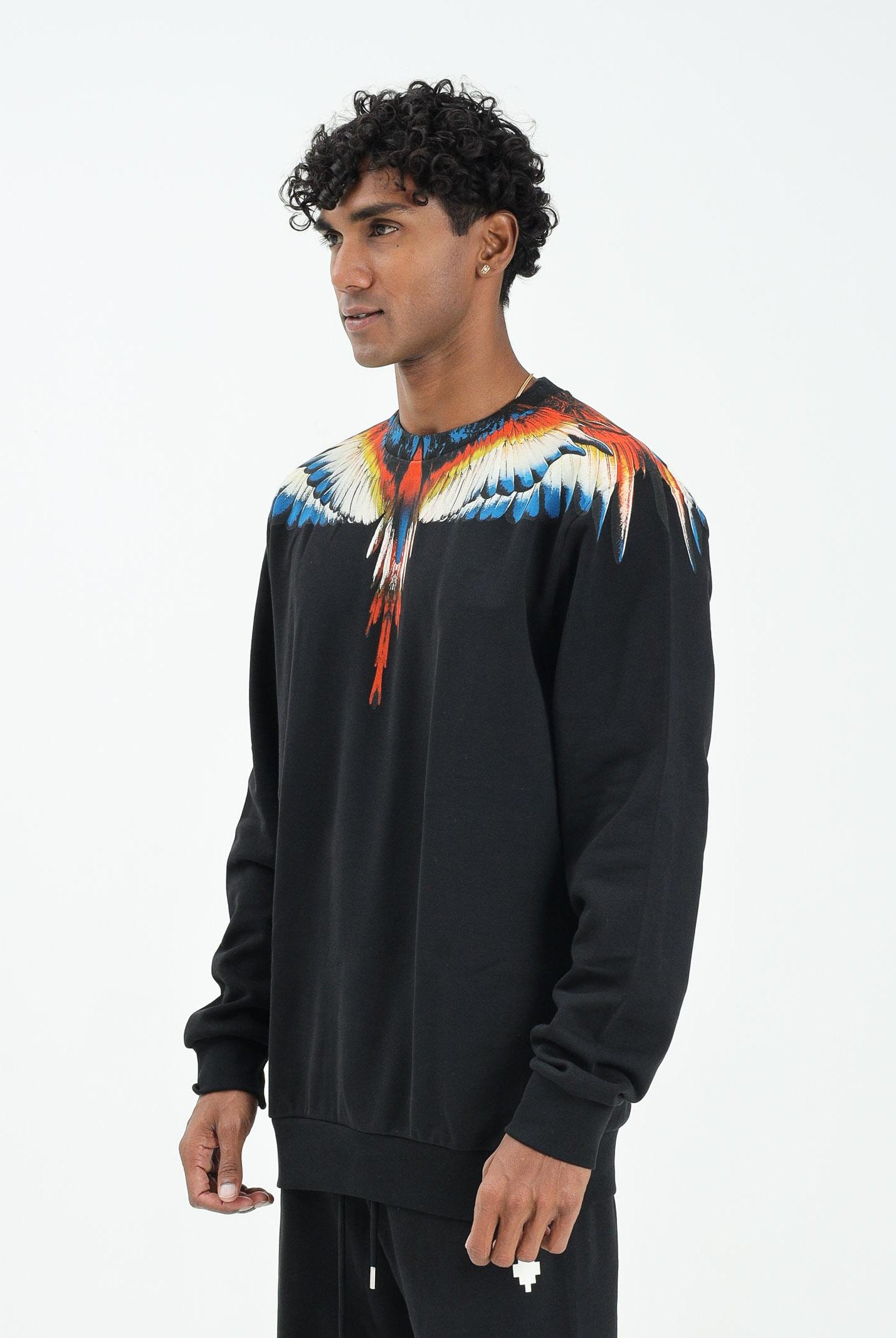 MARCELO BURLON COUNTY OF MILAN Felpa girocollo nera da uomo con stampa ali F5CAMASW025 110 MARCELO BURLON COUNTY OF MILAN