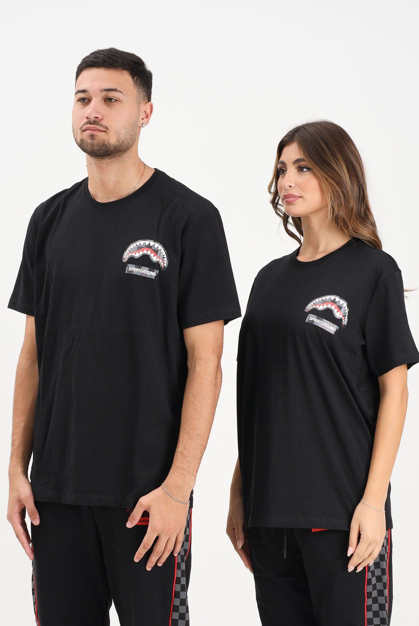 SPAYGROUND T-shirt a manica corta Checkered Shark nera per uomo e donna SP679BLK . SPRAYGROUND