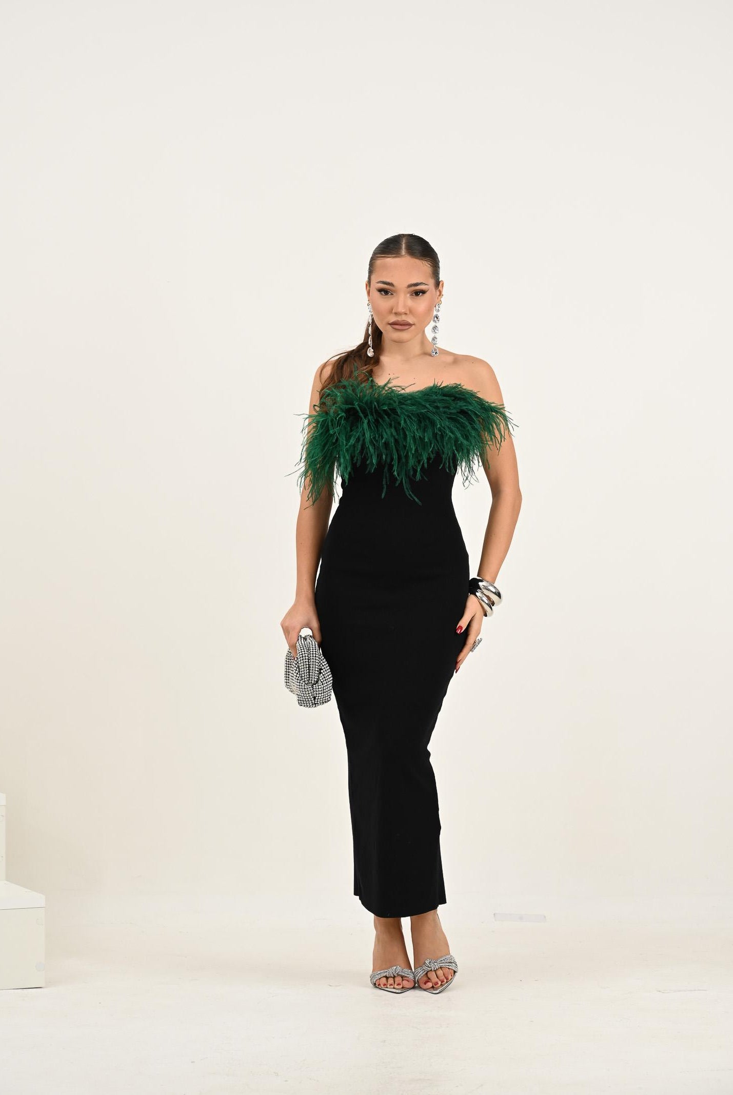 NOELL MAGGINI Abito midi nero da donna con piume verdi 00126083 NEVE NOELL MAGGINI