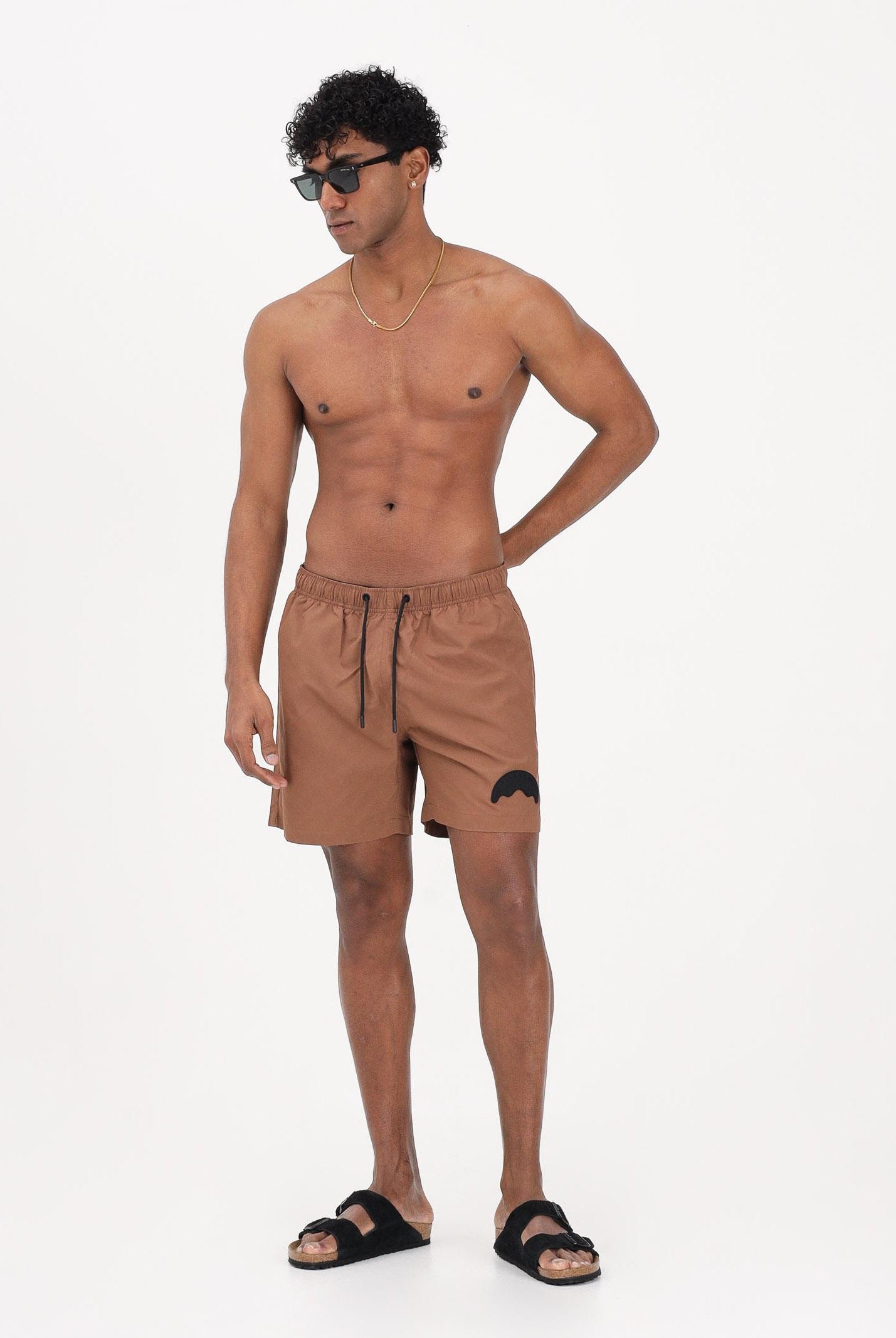 SPRAYGROUND Shorts mare marrone da uomo con patch shark SP925BRWN . SPRAYGROUND