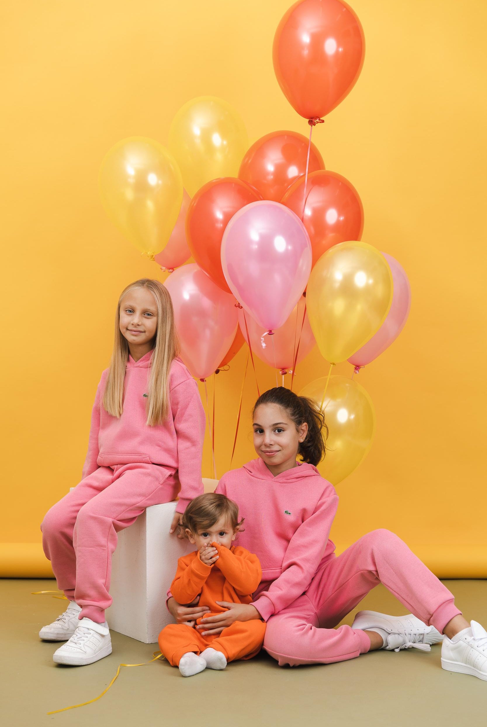 Pantalone sportivo rosa per bambino e bambina rifinito da ricamo coccodrillo XJ9728-J 2R3 LACOSTE