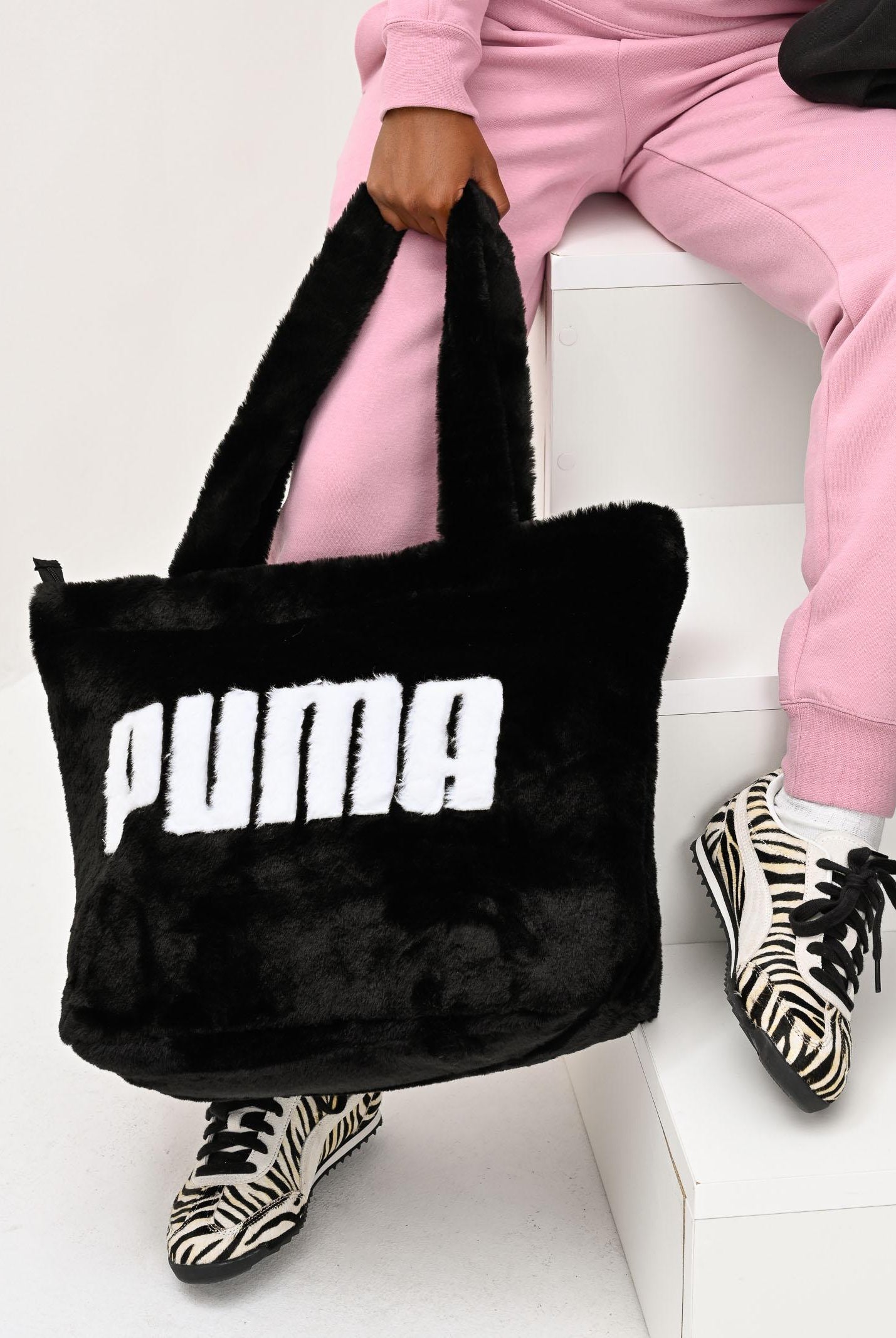 PUMA Shopper UP 17 L nera da donna 091712 01 PUMA