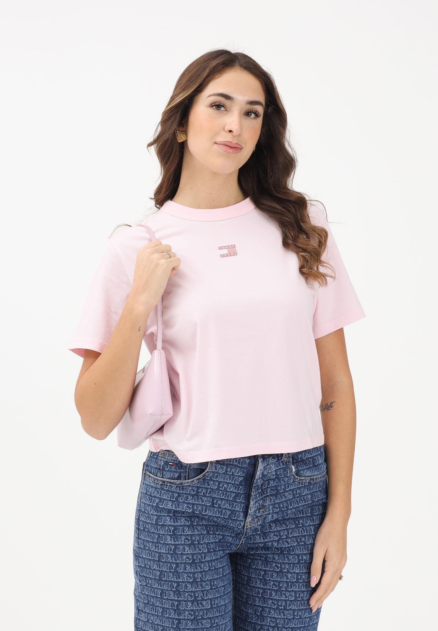 TOMMY JEANS T-shirt a manica corta Boxy Badge rosa da donna DW0DW22202 TOG TOMMY JEANS