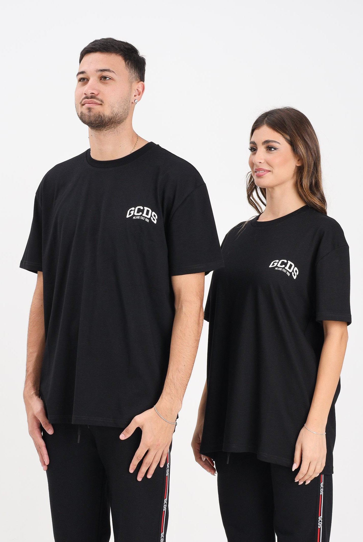 GCDS T-shirt a manica corta nera per uomo e donna con stampa logo B2EM2305JJ4 99 GCDS