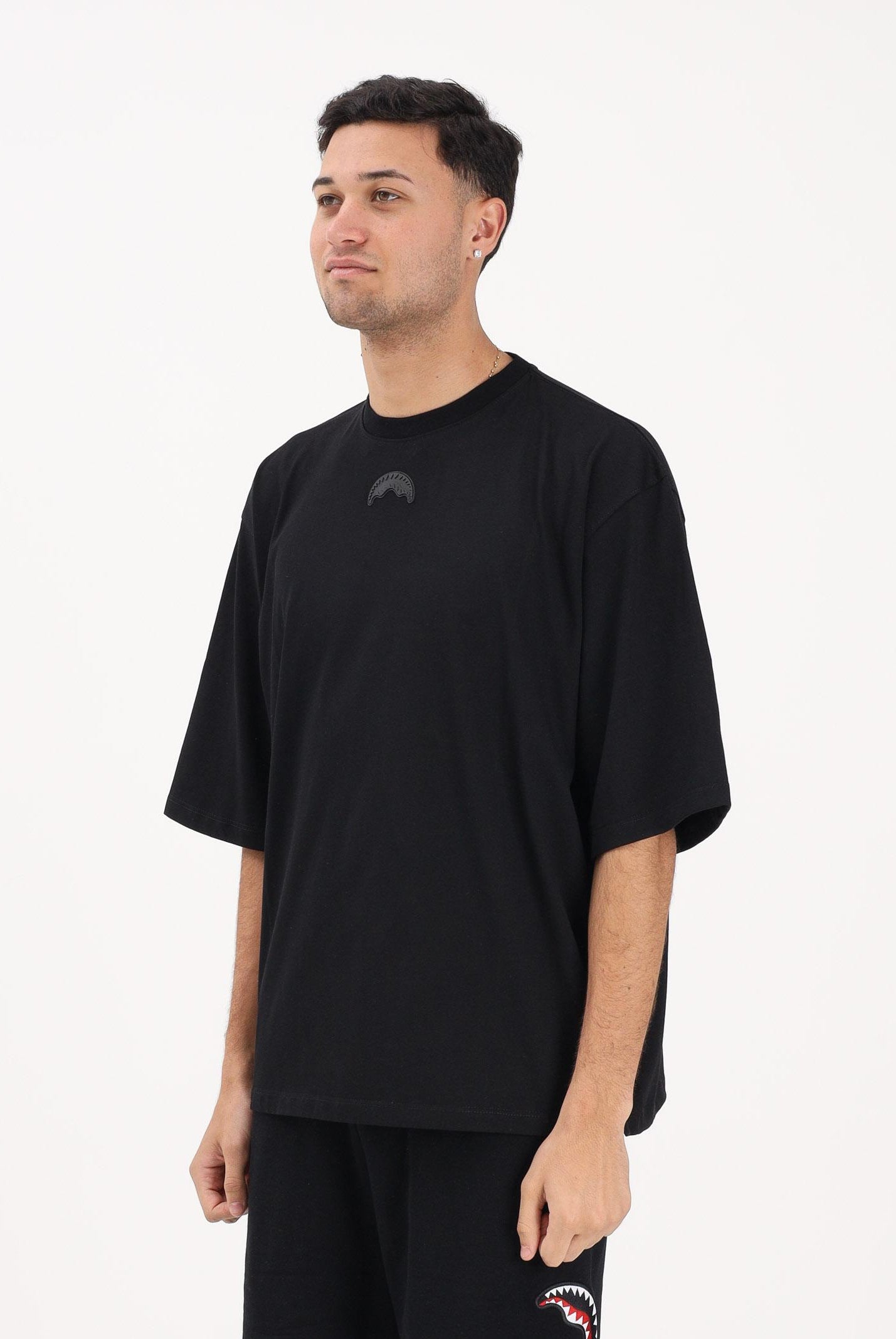 SPRAYGROUND T-shirt a manica corta nera da uomo con stampa sul retro SP901 . SPRAYGROUND