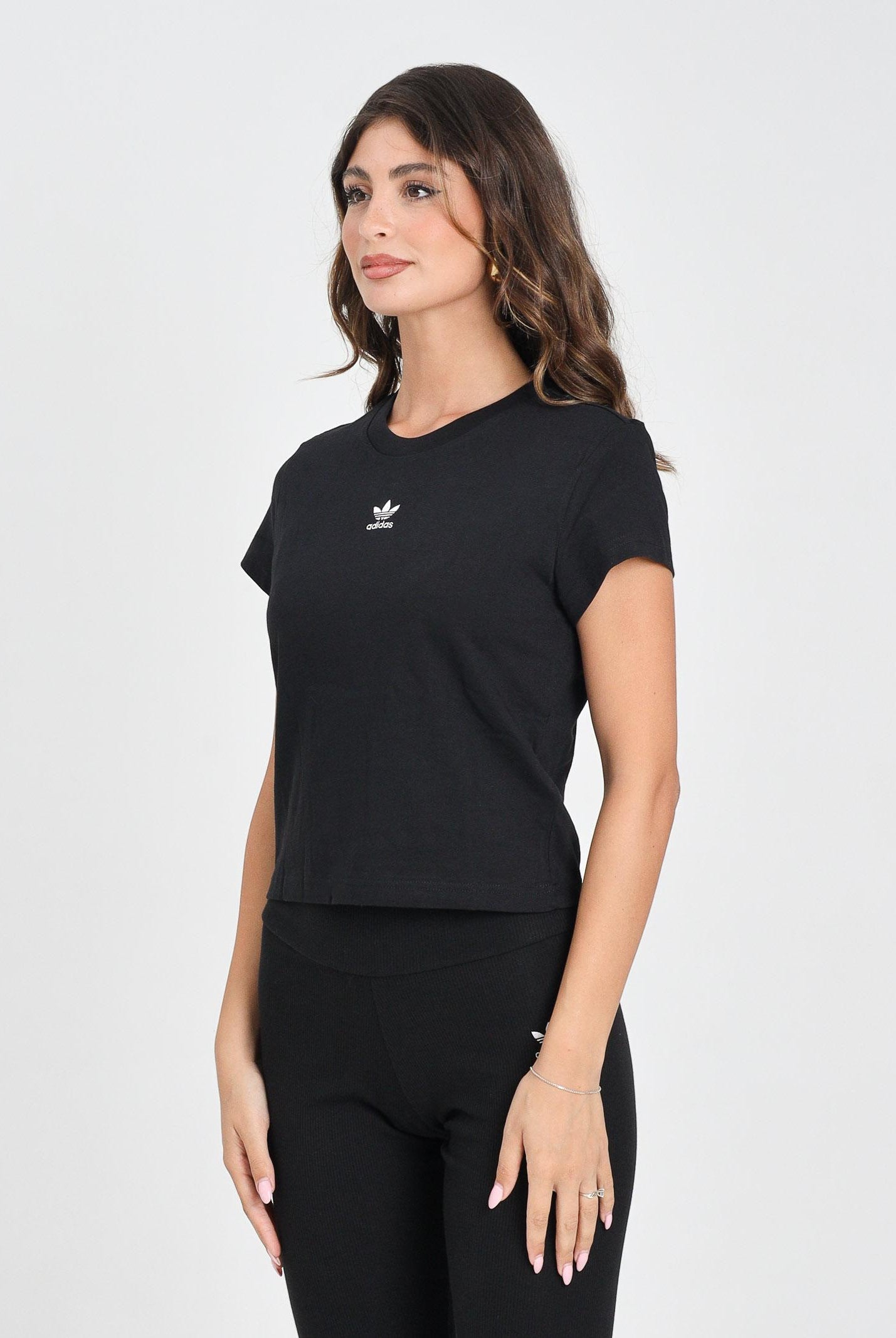 ADIDAS ORIGINALS T-shirt a manica corta Essentials Slim nera da donna IW5707 . ADIDAS ORIGINALS